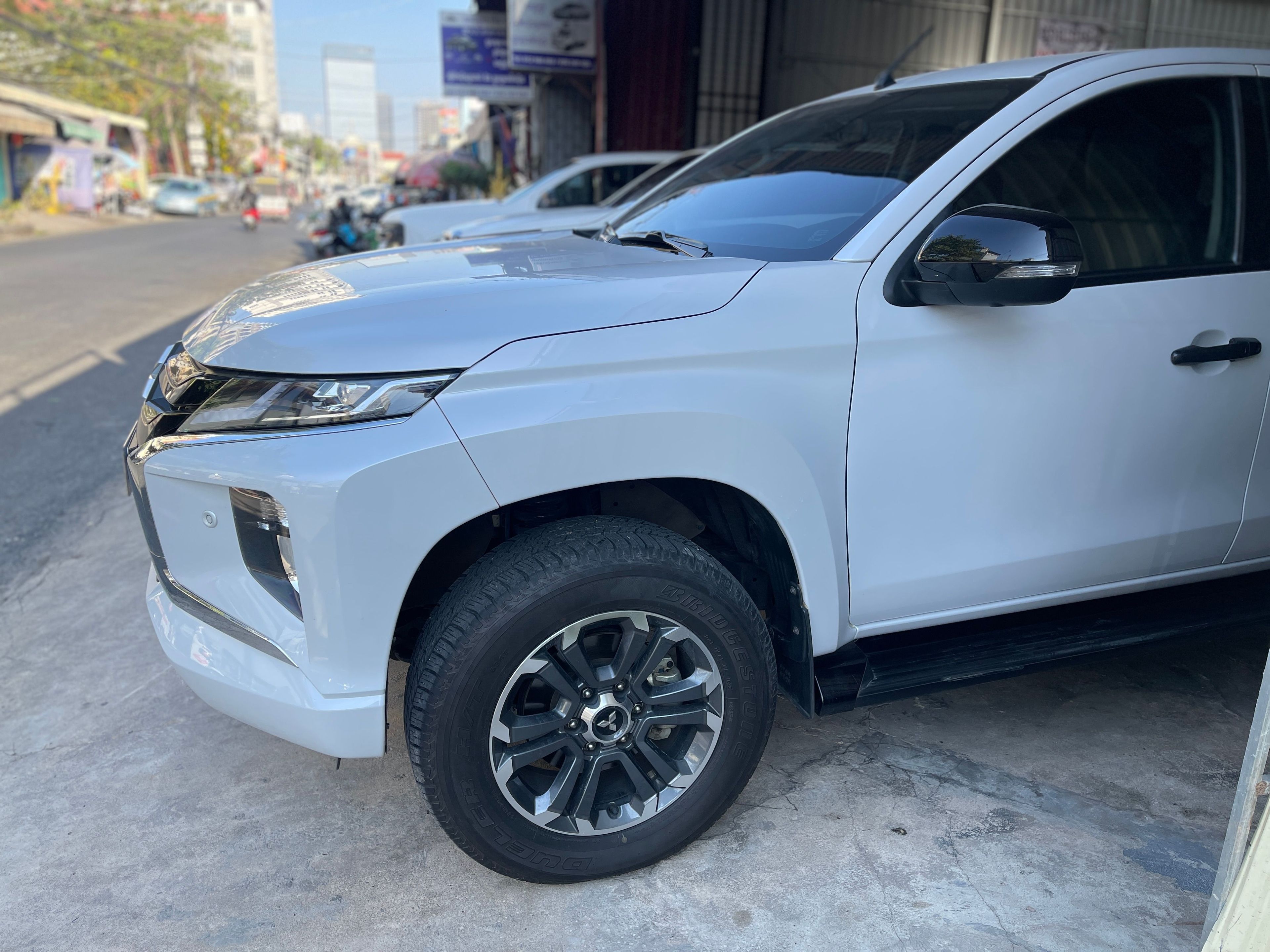 Mitsubishi Triton 2023