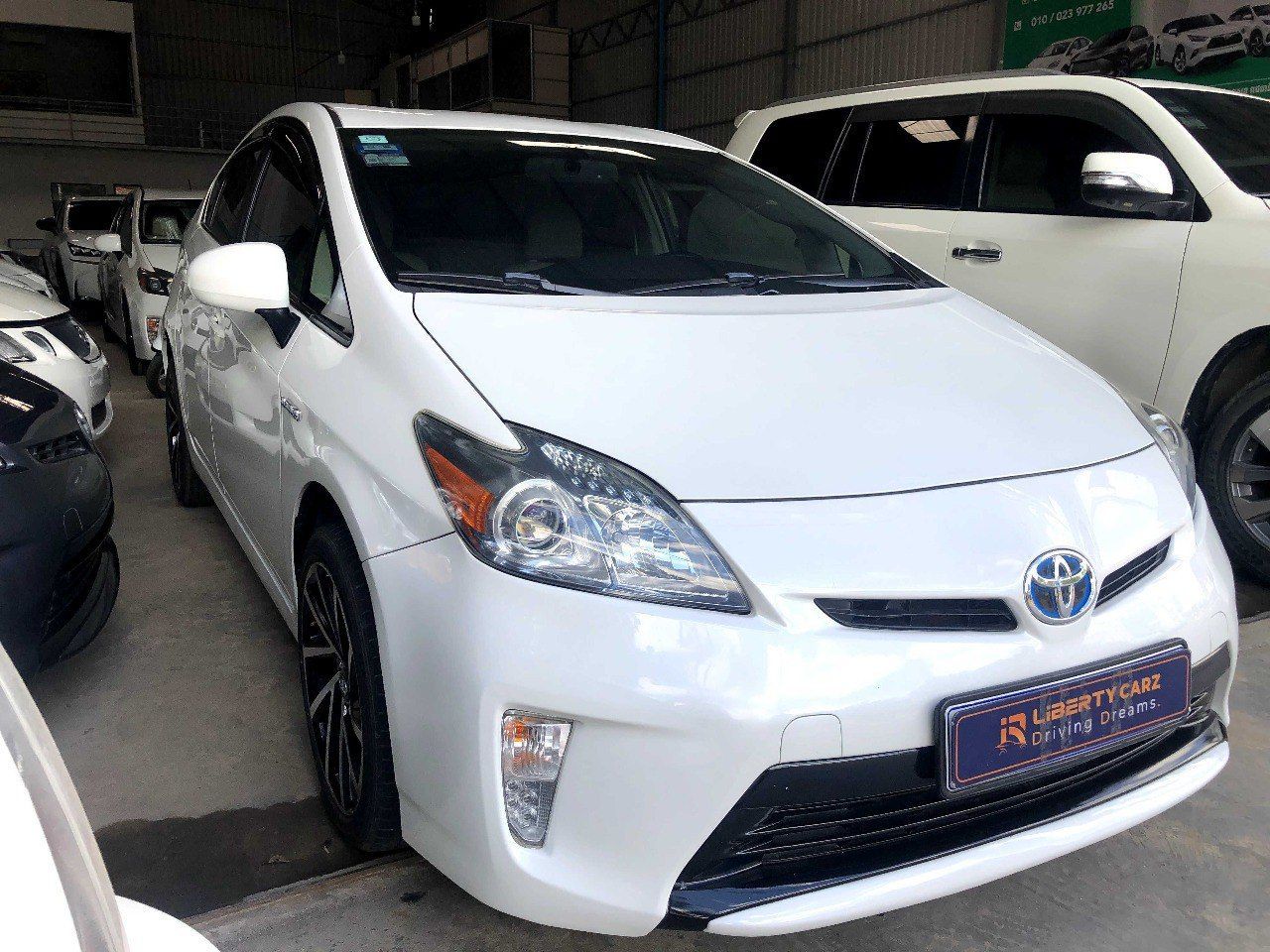 តូយ៉ូតា Prius 2013