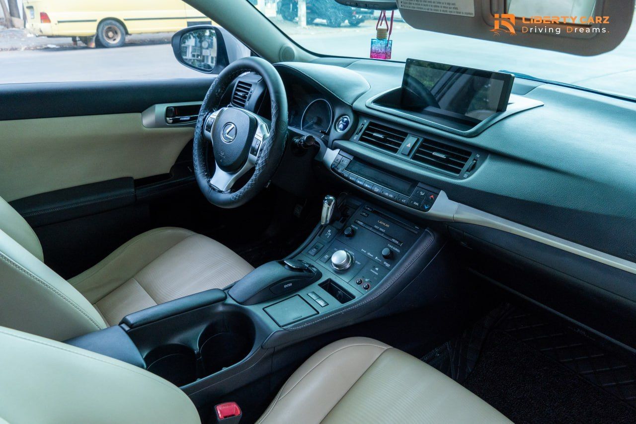 Lexus CT-200h 2013