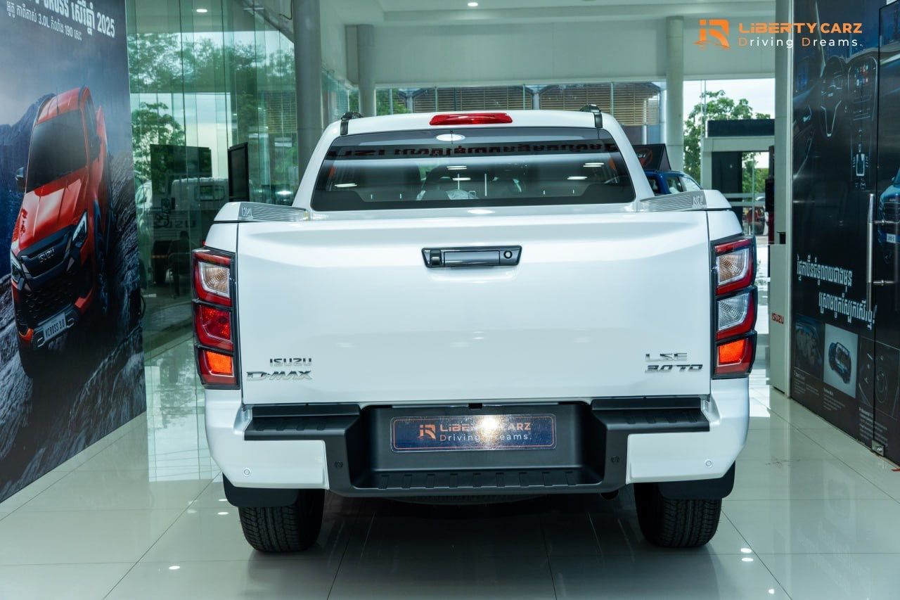 ISUZU D-MAX V-CROSS 2025