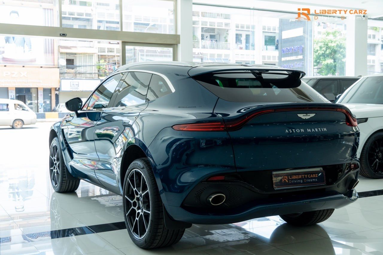 ASTON MARTIN DBX 2021