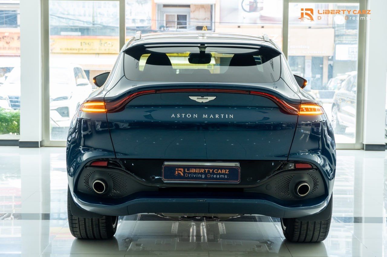 ASTON MARTIN DBX 2021