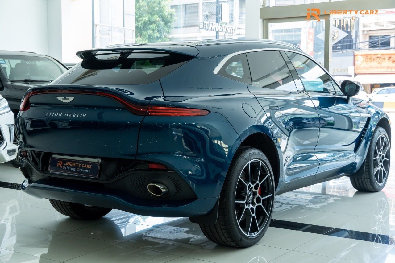 ASTON MARTIN DBX 2021