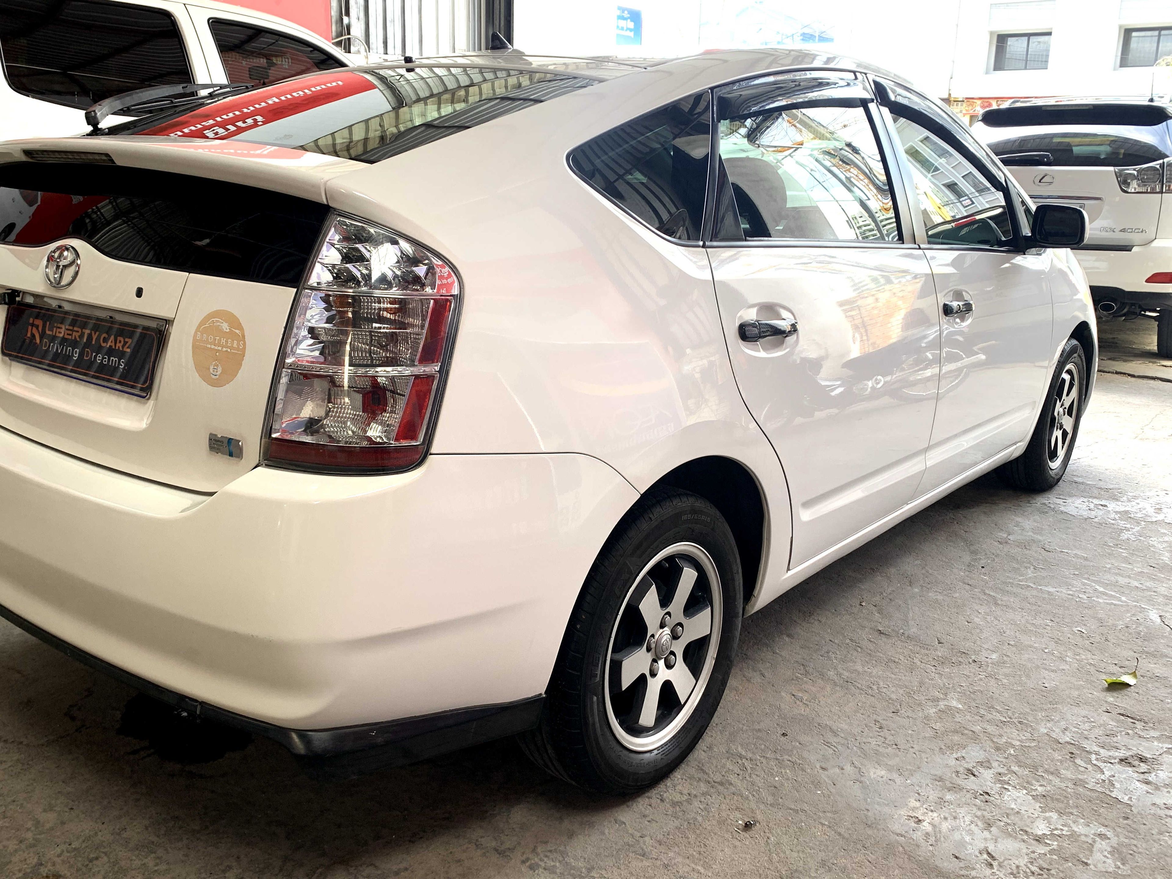 តូយ៉ូតា Prius 2005