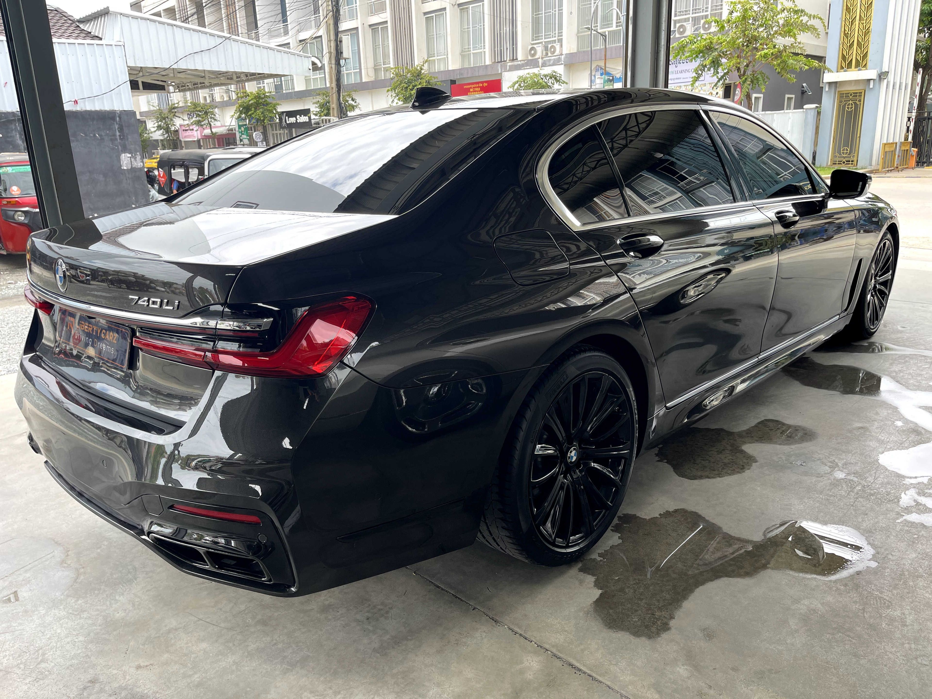 BMW 740Li 2016