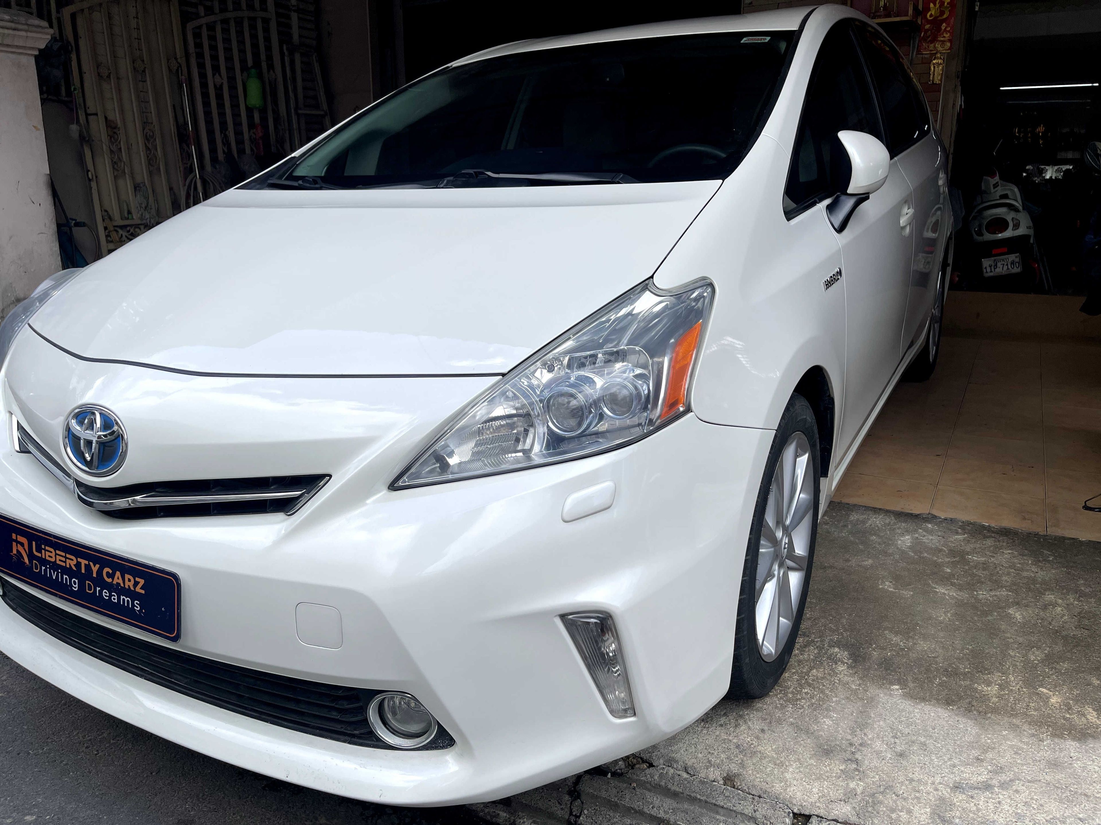 Toyota Prius V 2012