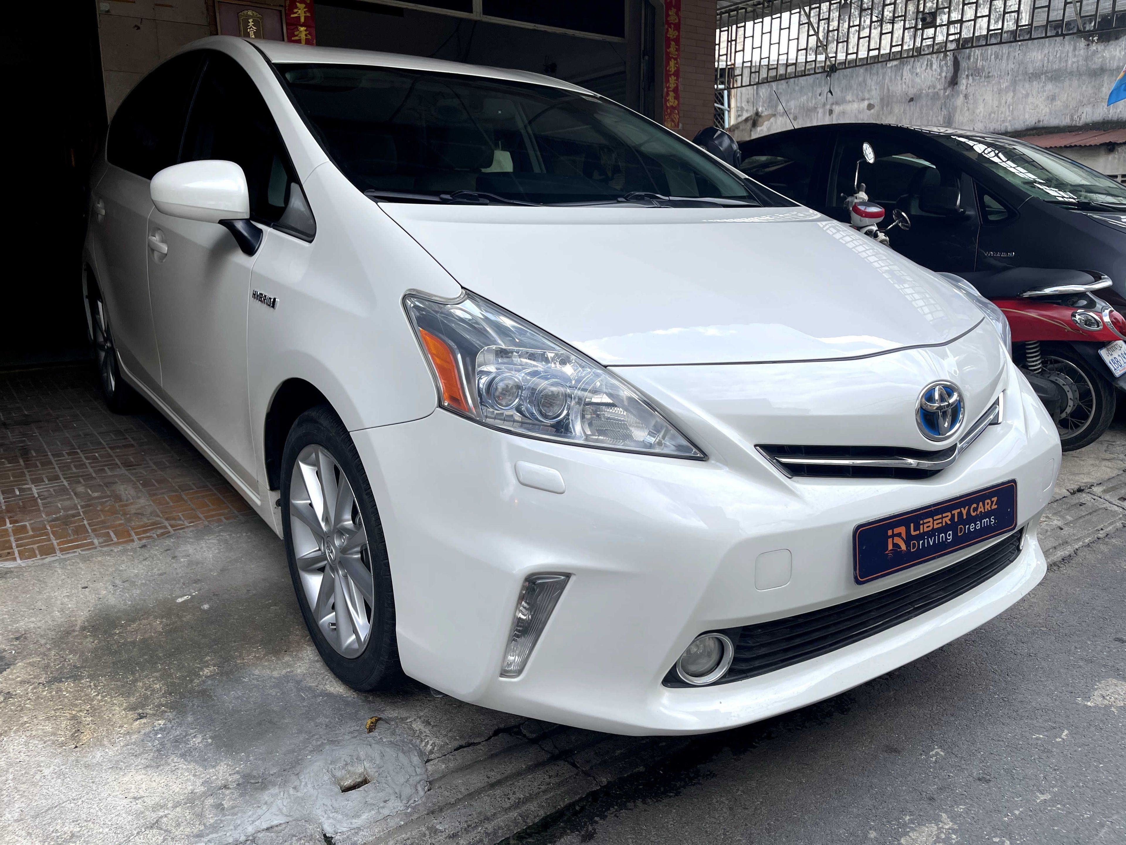 Toyota Prius V 2012