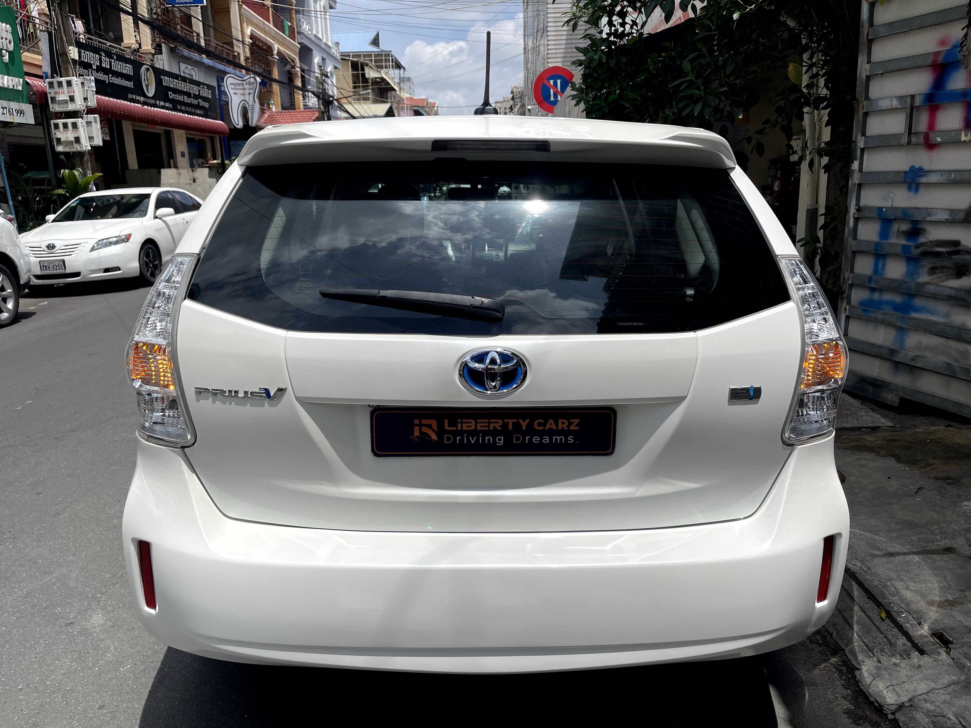 Toyota Prius V 2012