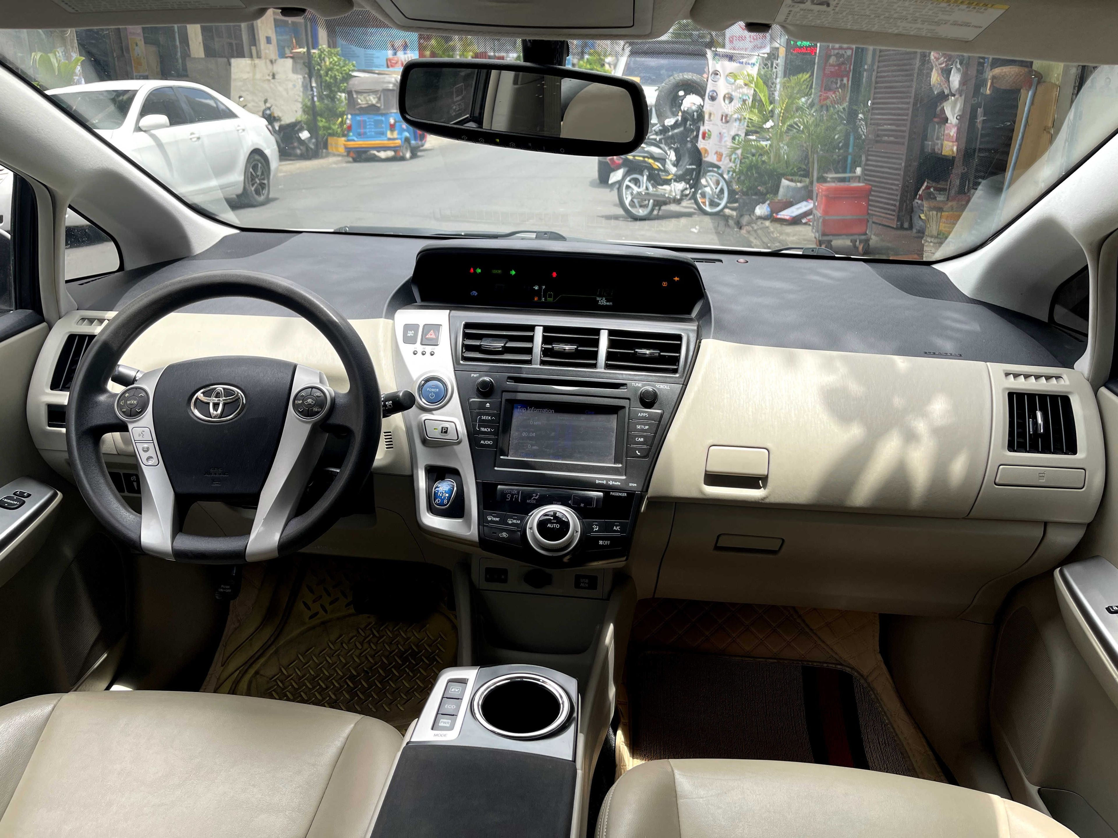 Toyota Prius V 2012