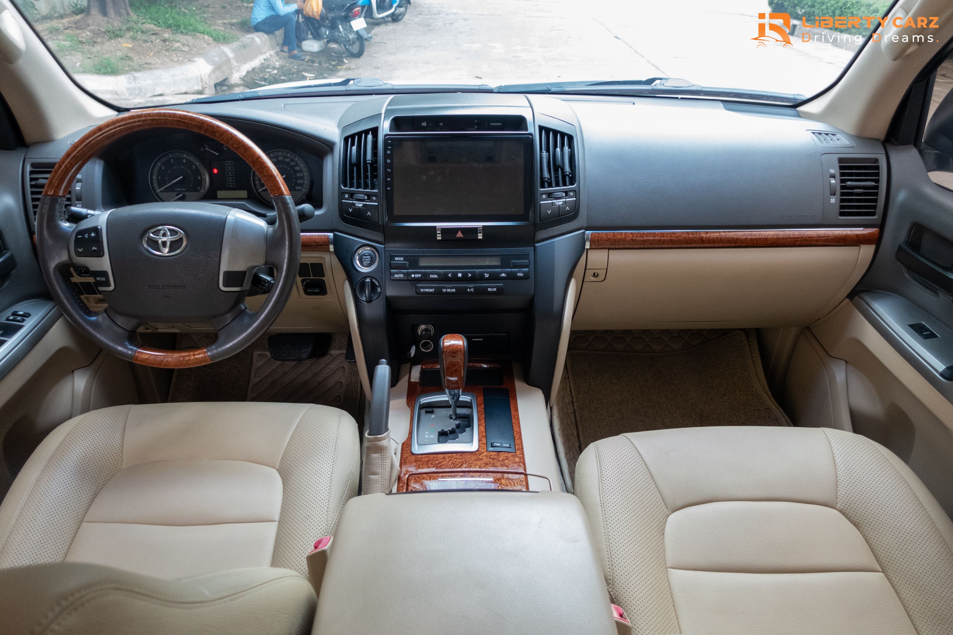 តូយ៉ូតា Land Cruiser GXR 2014