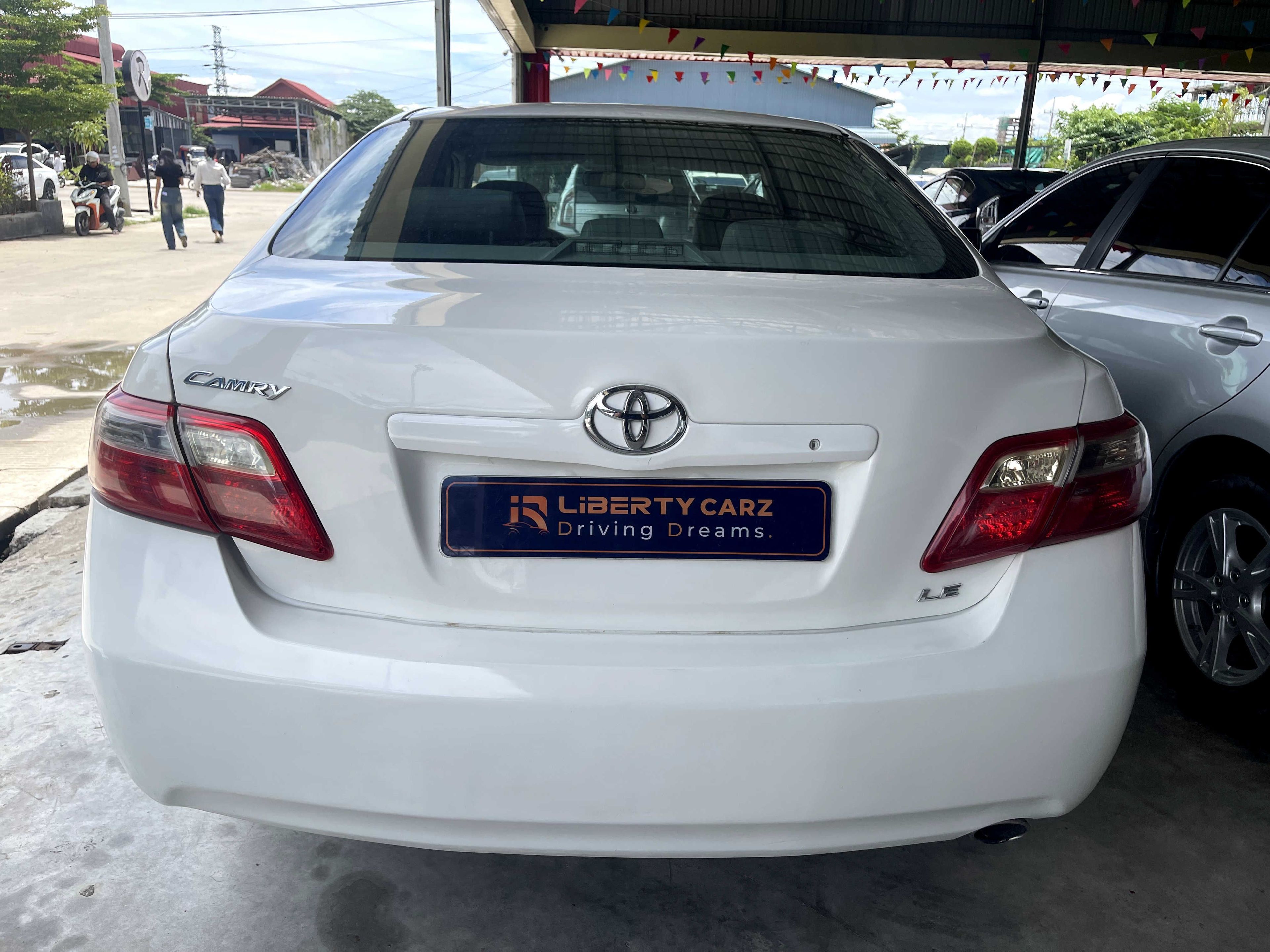 តូយ៉ូតា Camry Le 2009