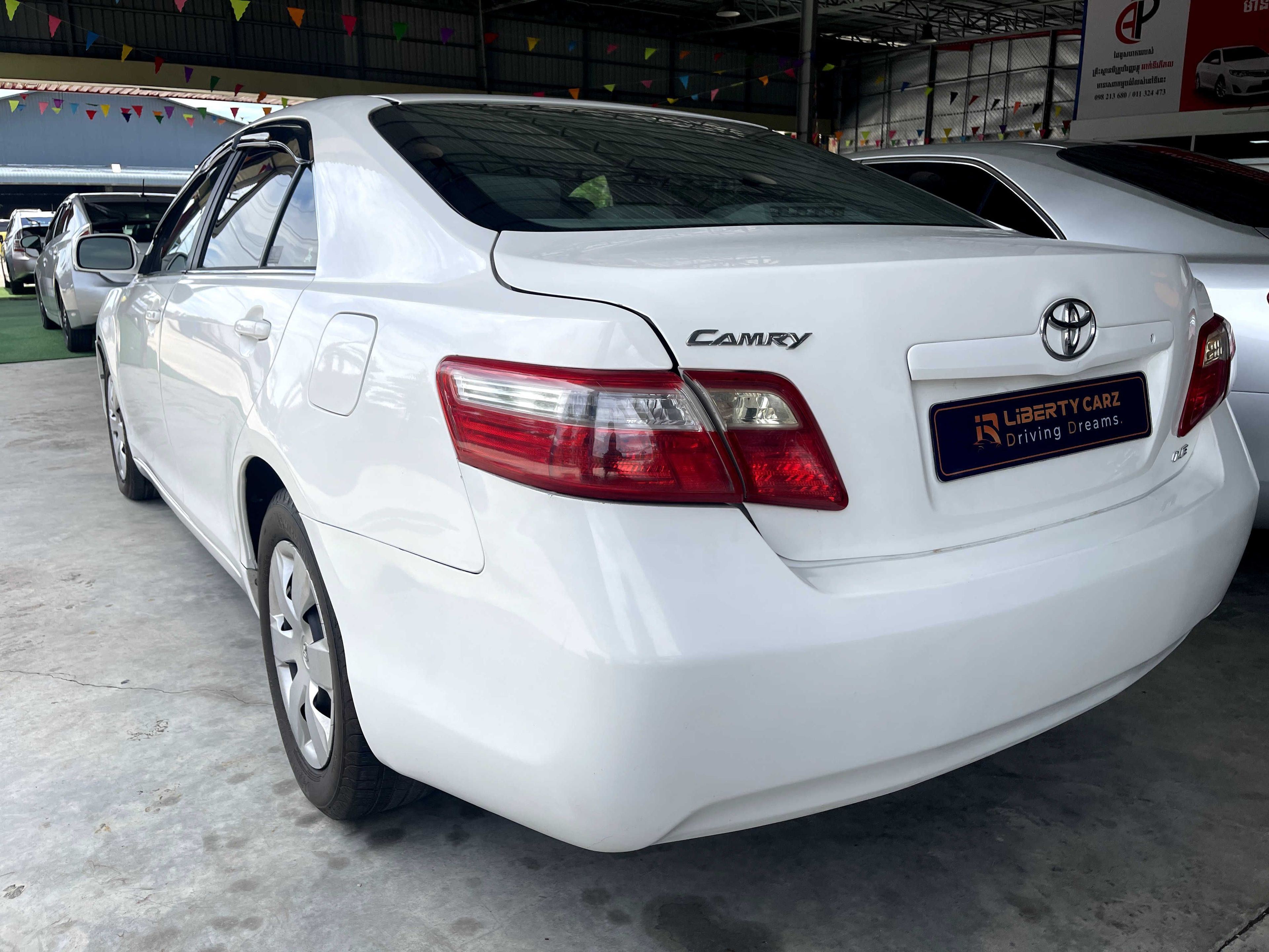 តូយ៉ូតា Camry Le 2009