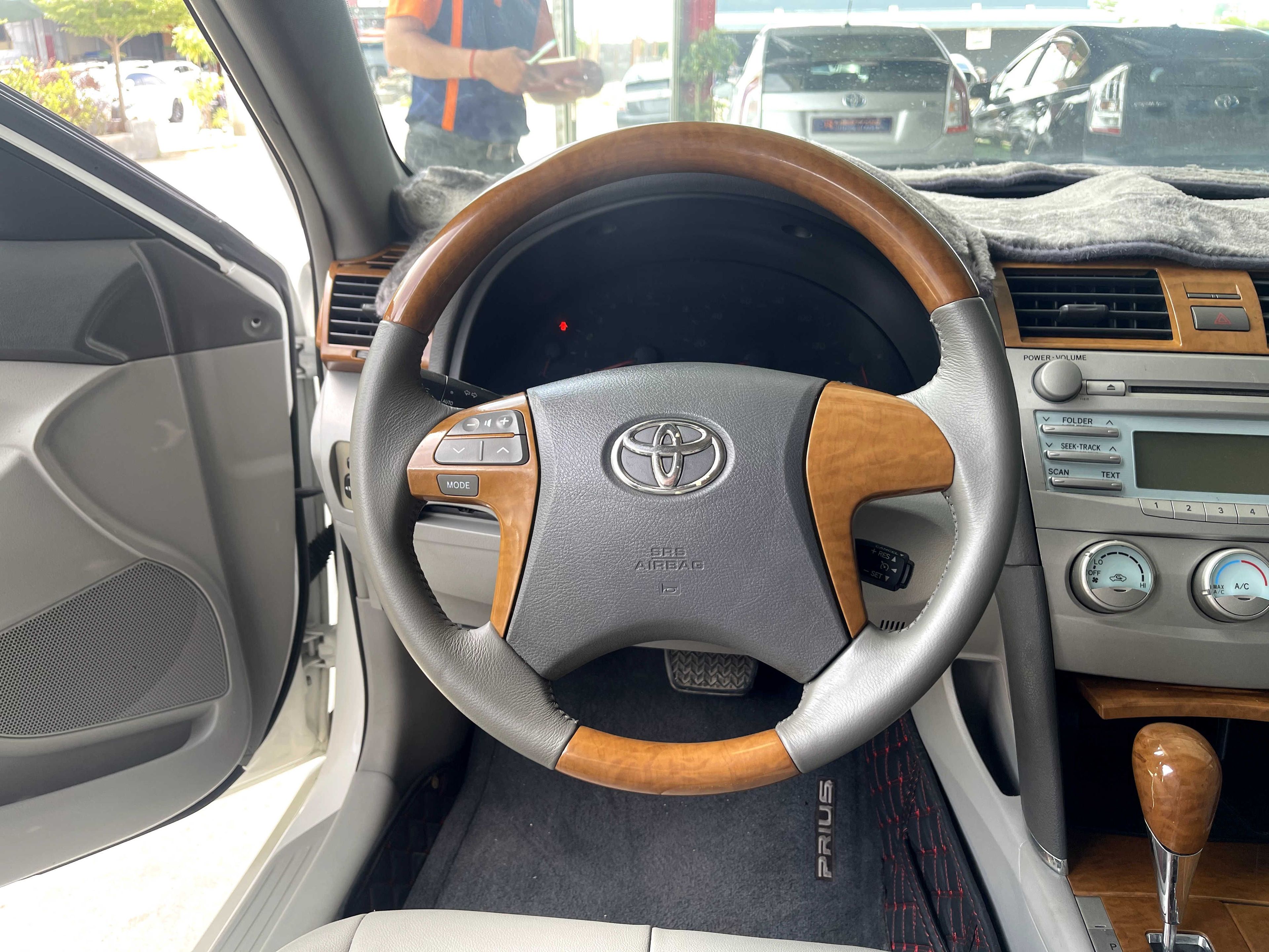 តូយ៉ូតា Camry Le 2009