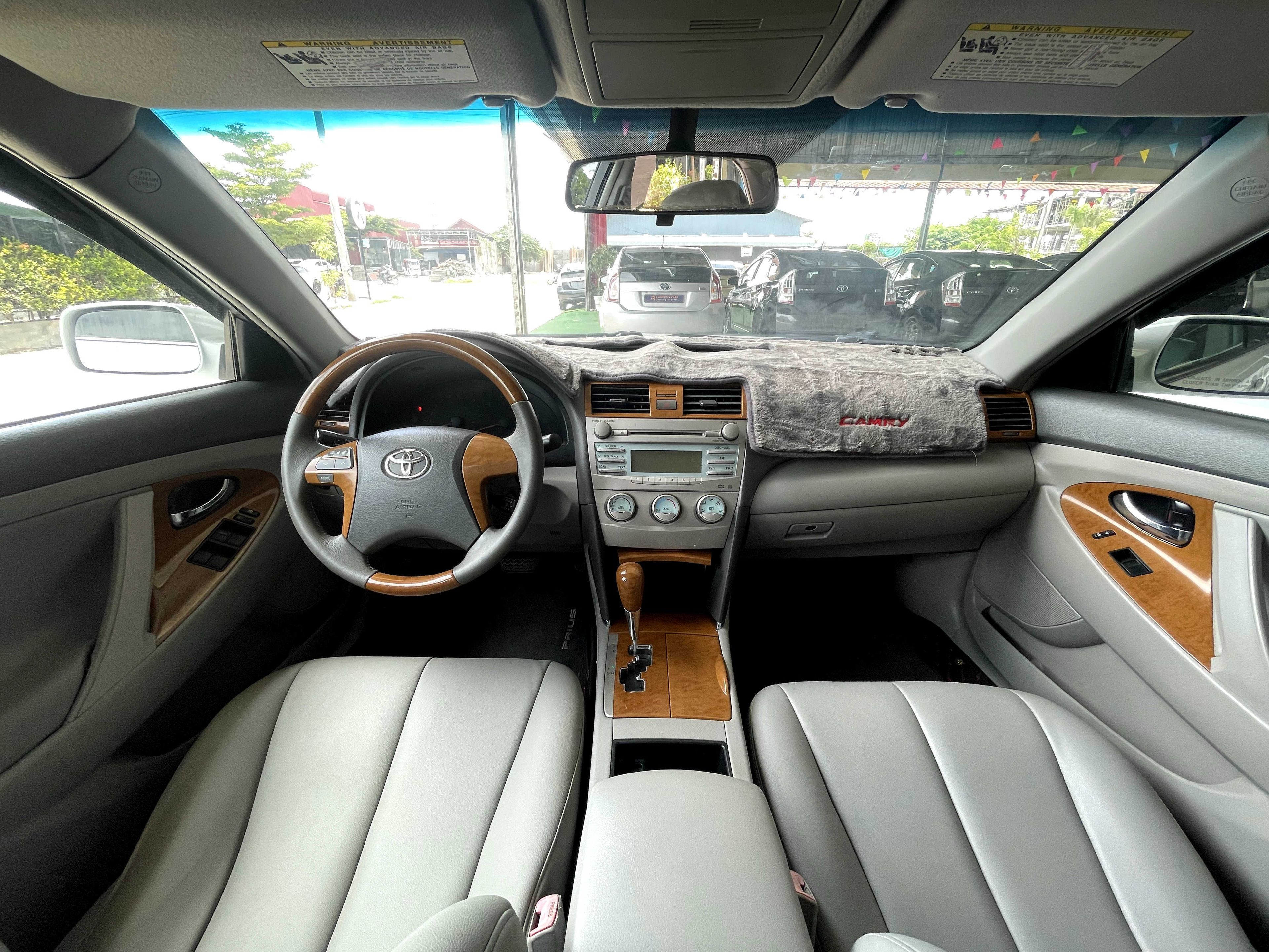 តូយ៉ូតា Camry Le 2009