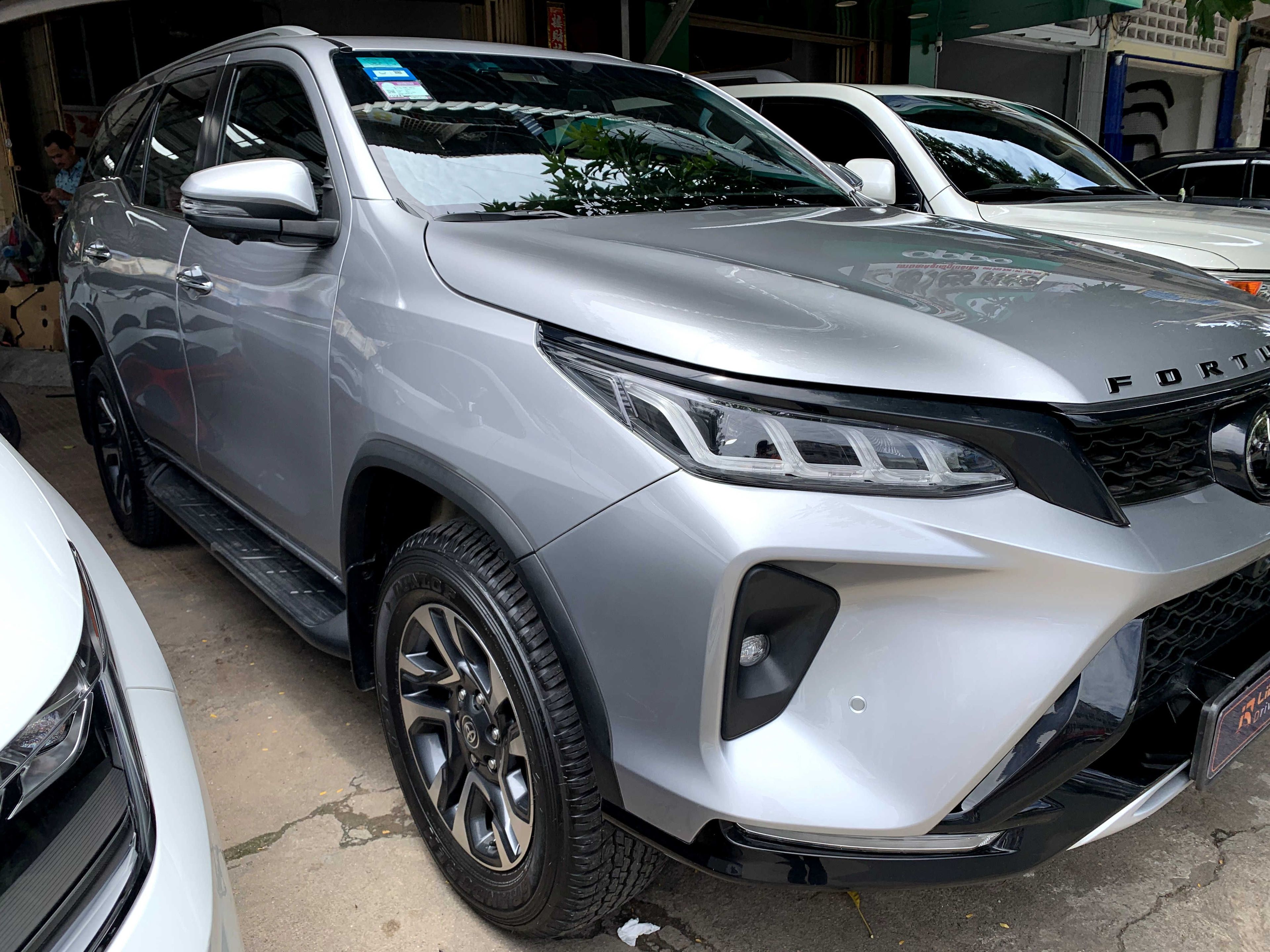 តូយ៉ូតា Fortuner 2021