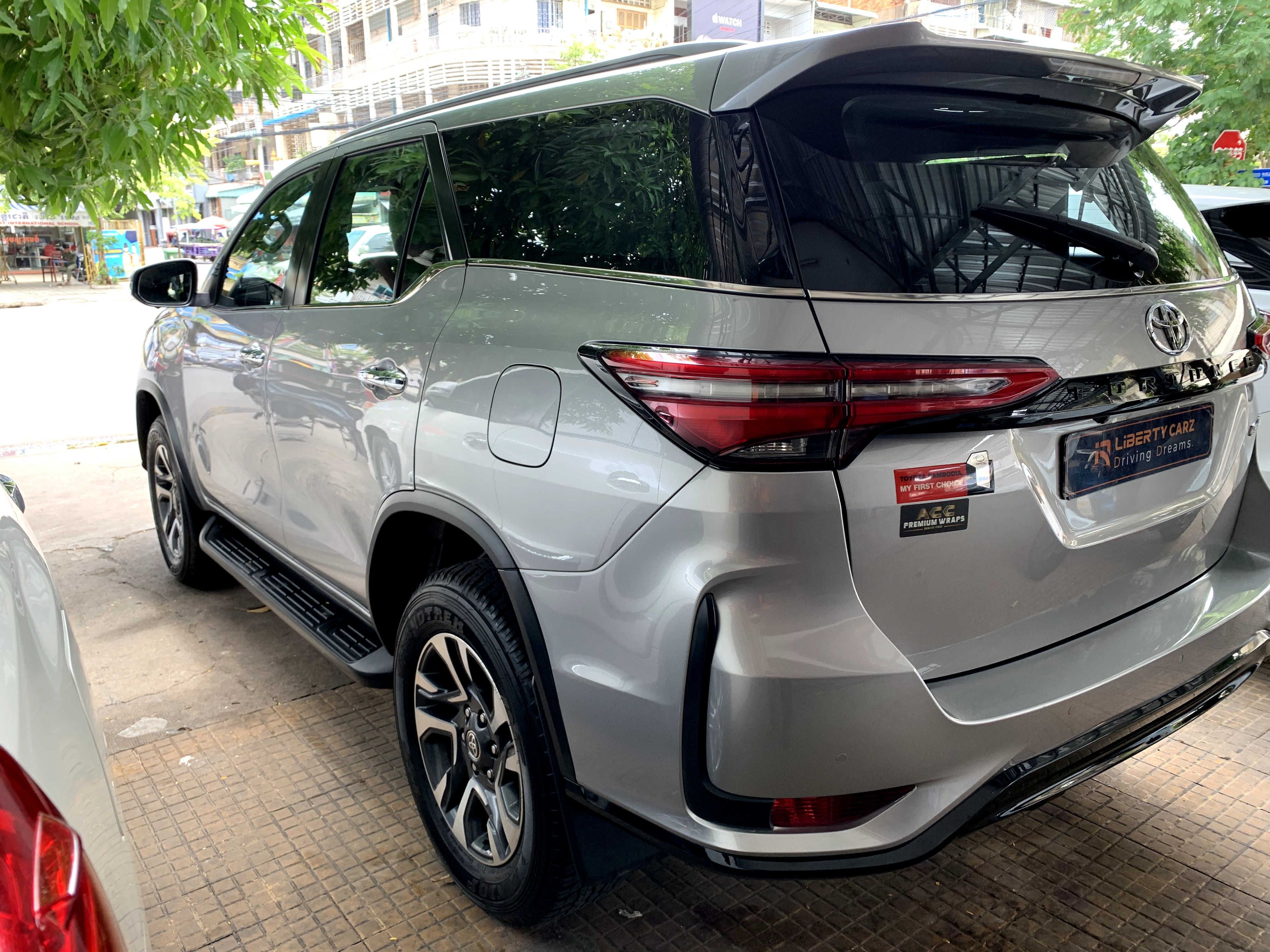 តូយ៉ូតា Fortuner 2021