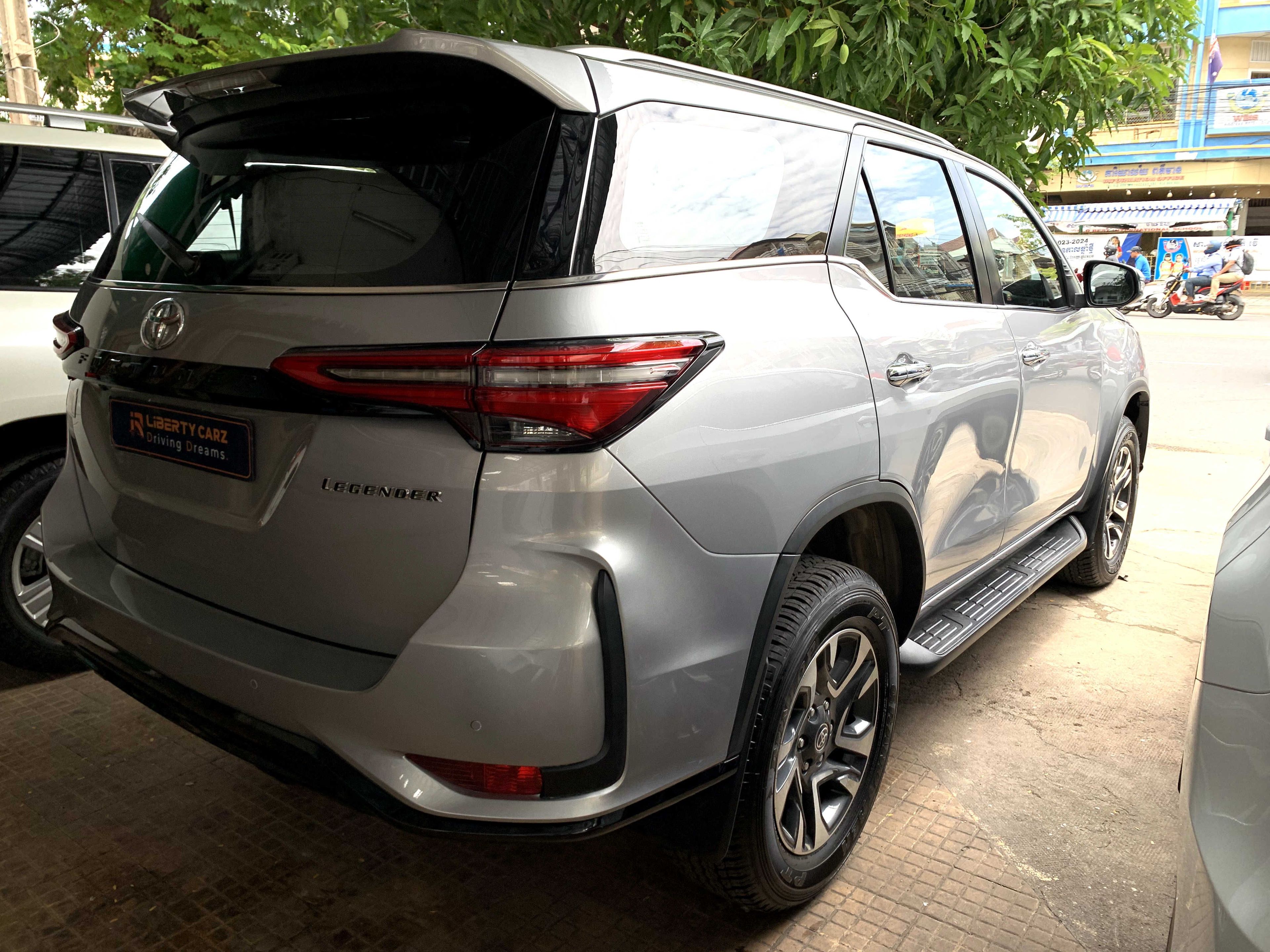 តូយ៉ូតា Fortuner 2021