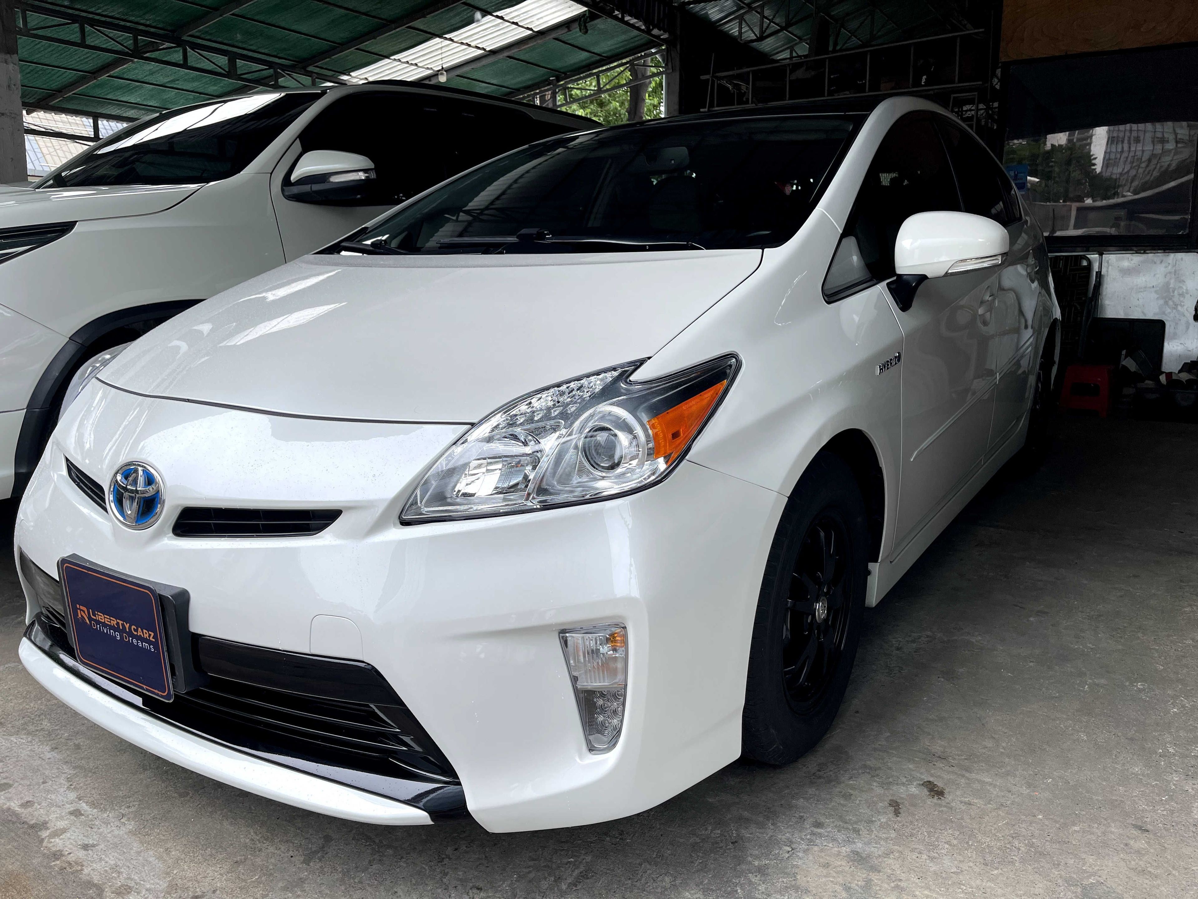 តូយ៉ូតា Prius 2013