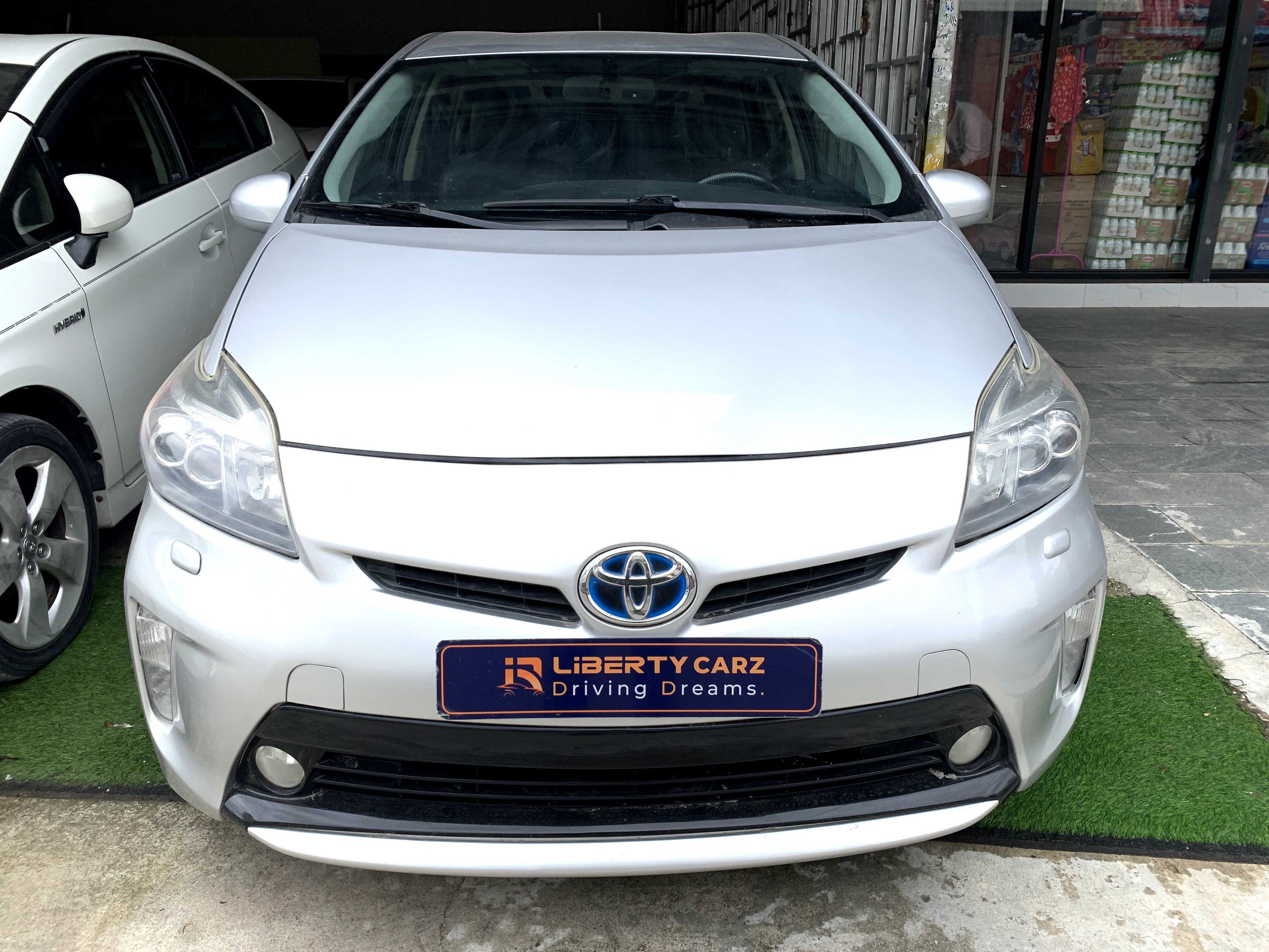 តូយ៉ូតា Prius 2013