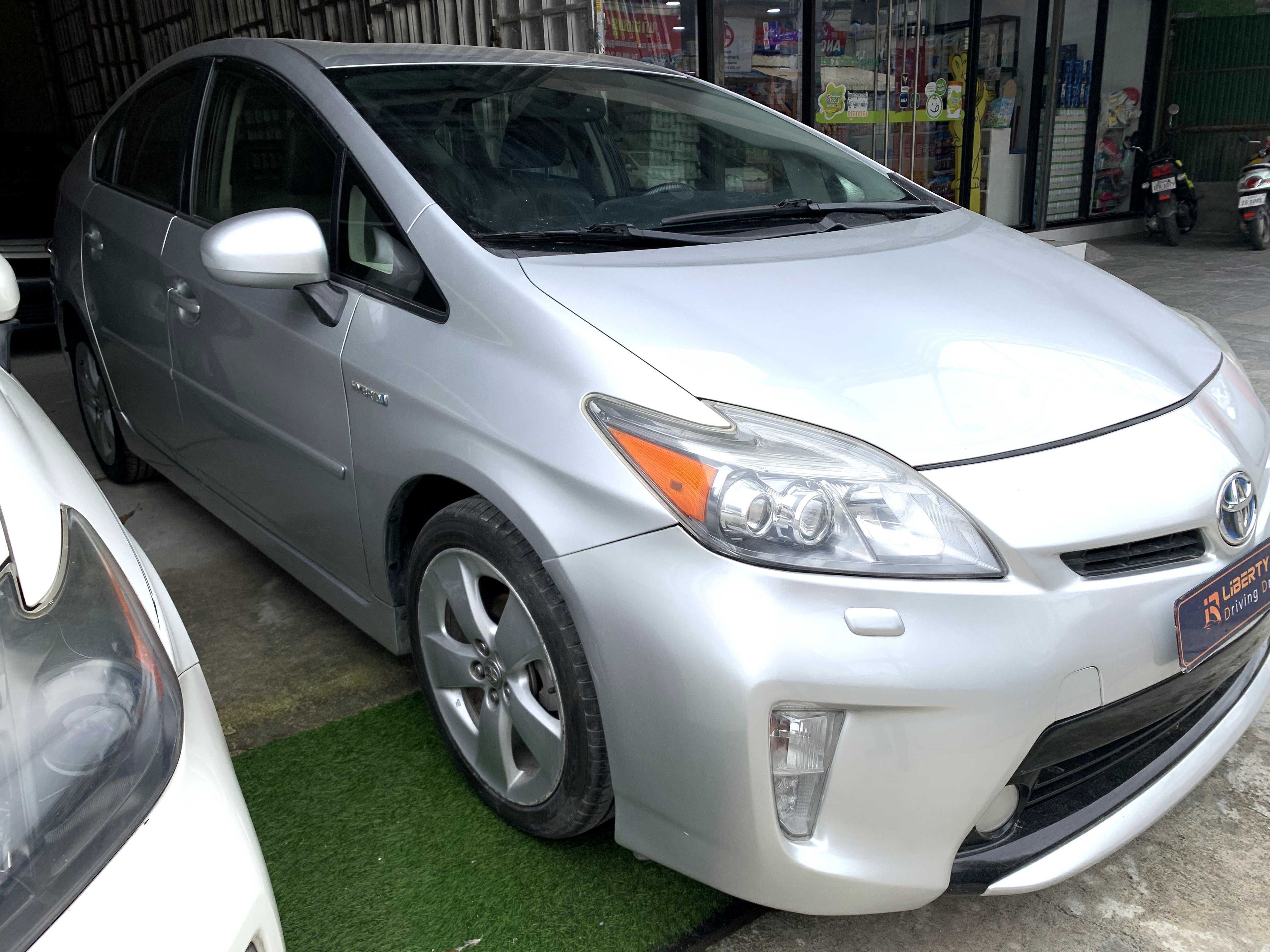 តូយ៉ូតា Prius 2013