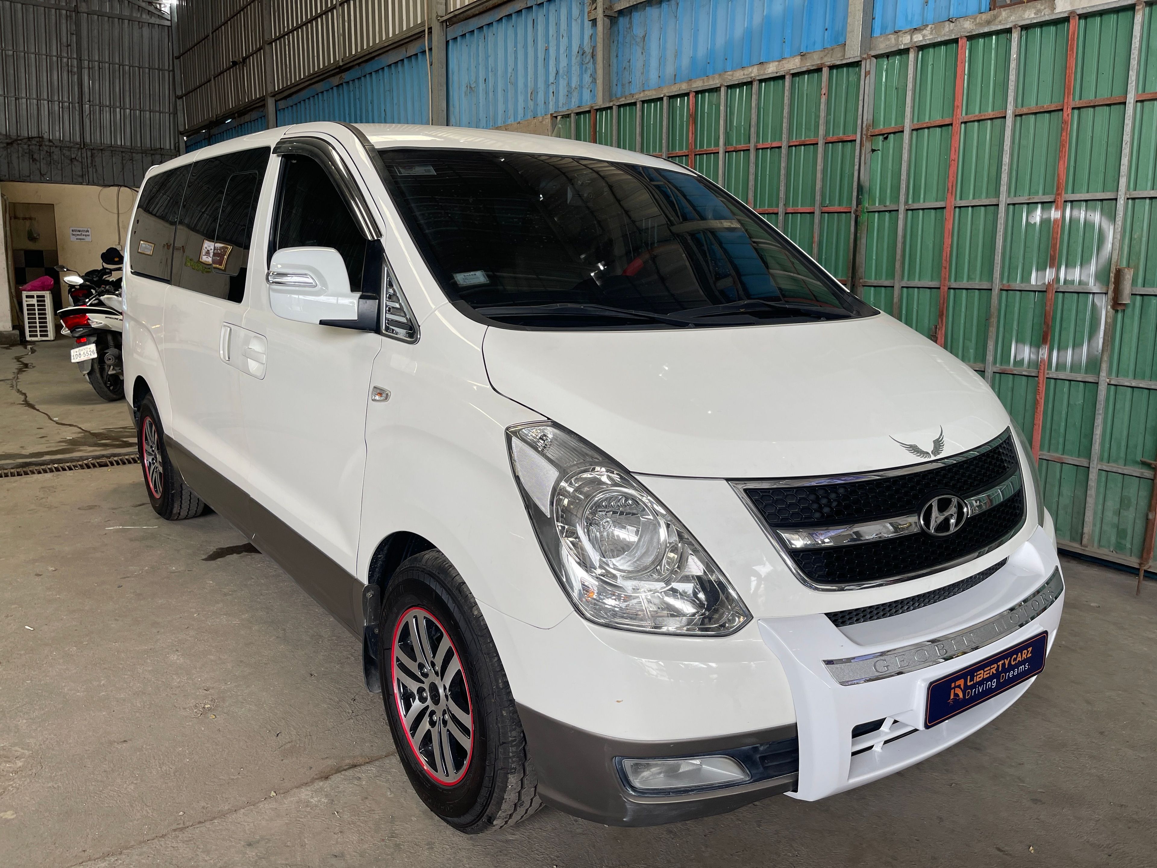 Hyundai Grand Starex 2012