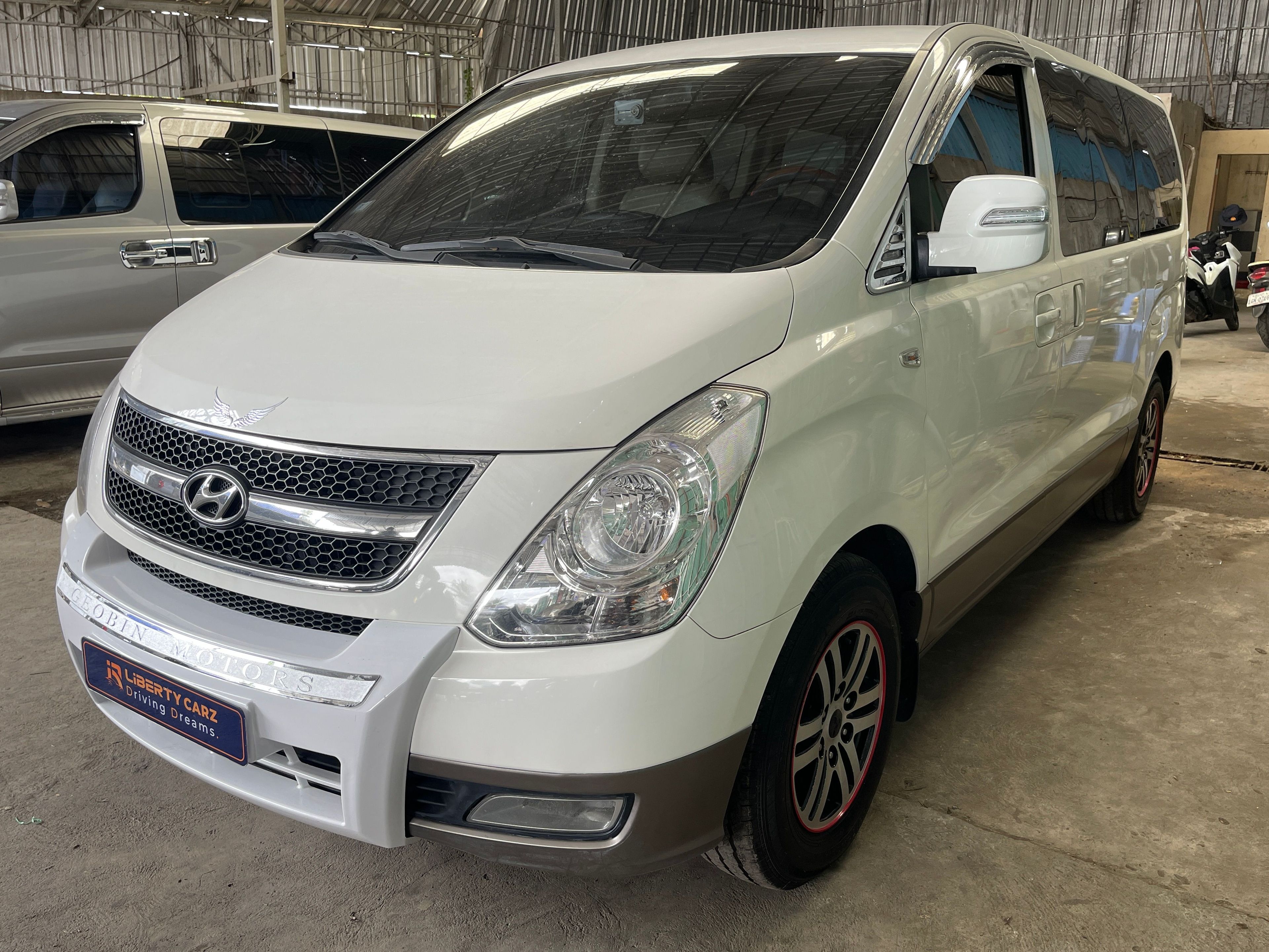 Hyundai Grand Starex 2012