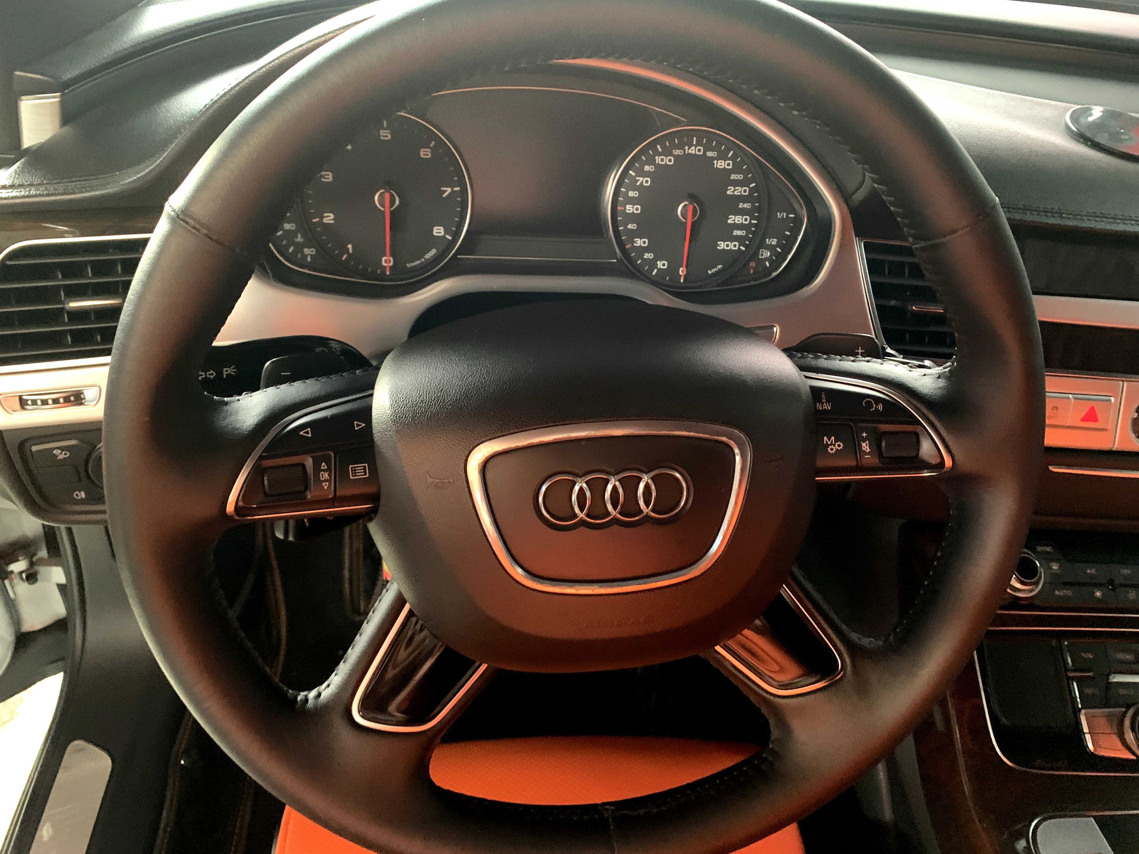 Audi A8L 2015