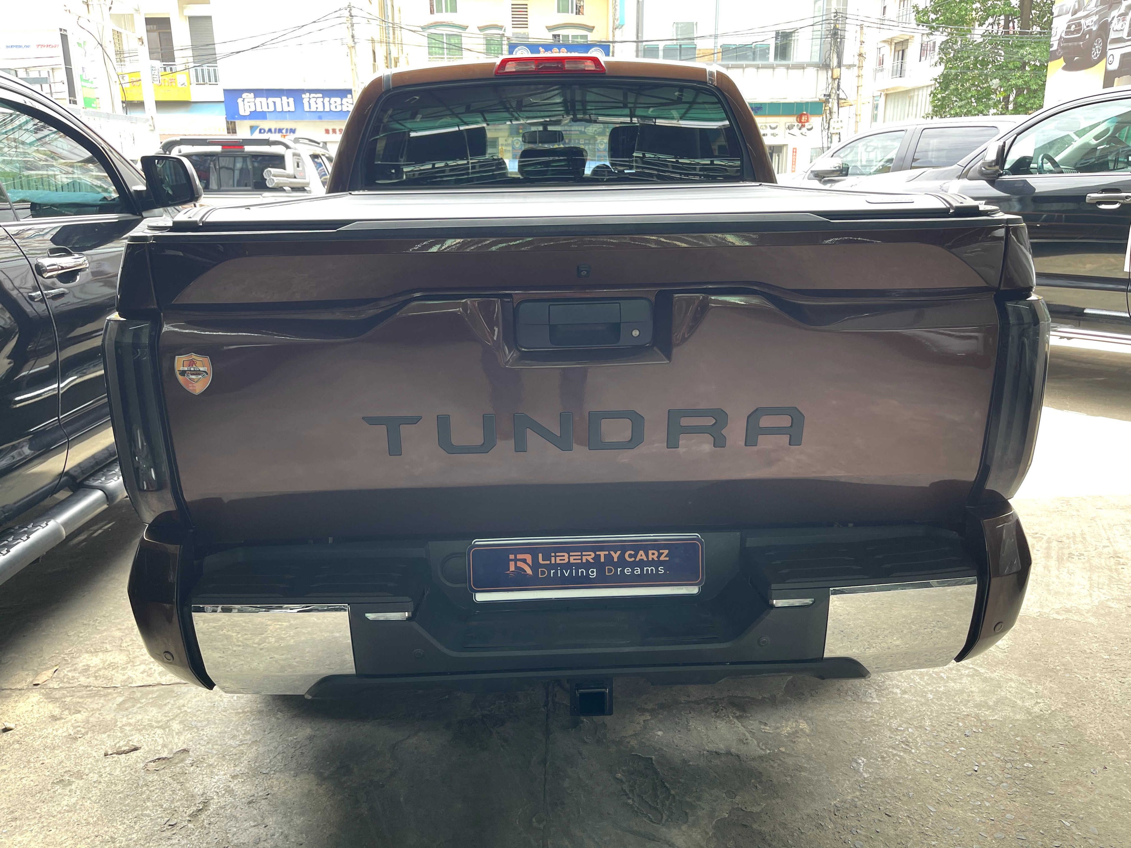 តូយ៉ូតា Tundra 2015