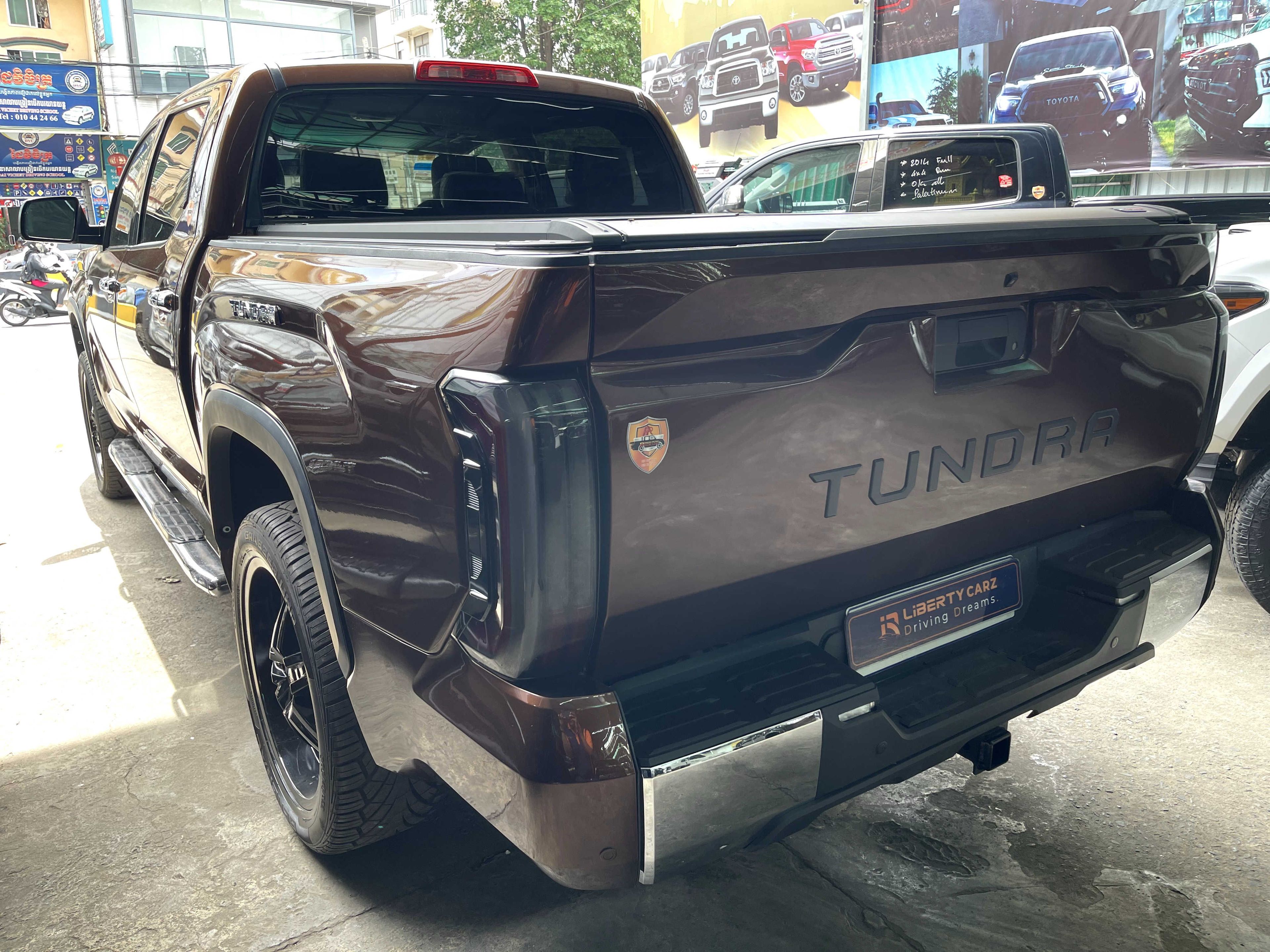 តូយ៉ូតា Tundra 2015