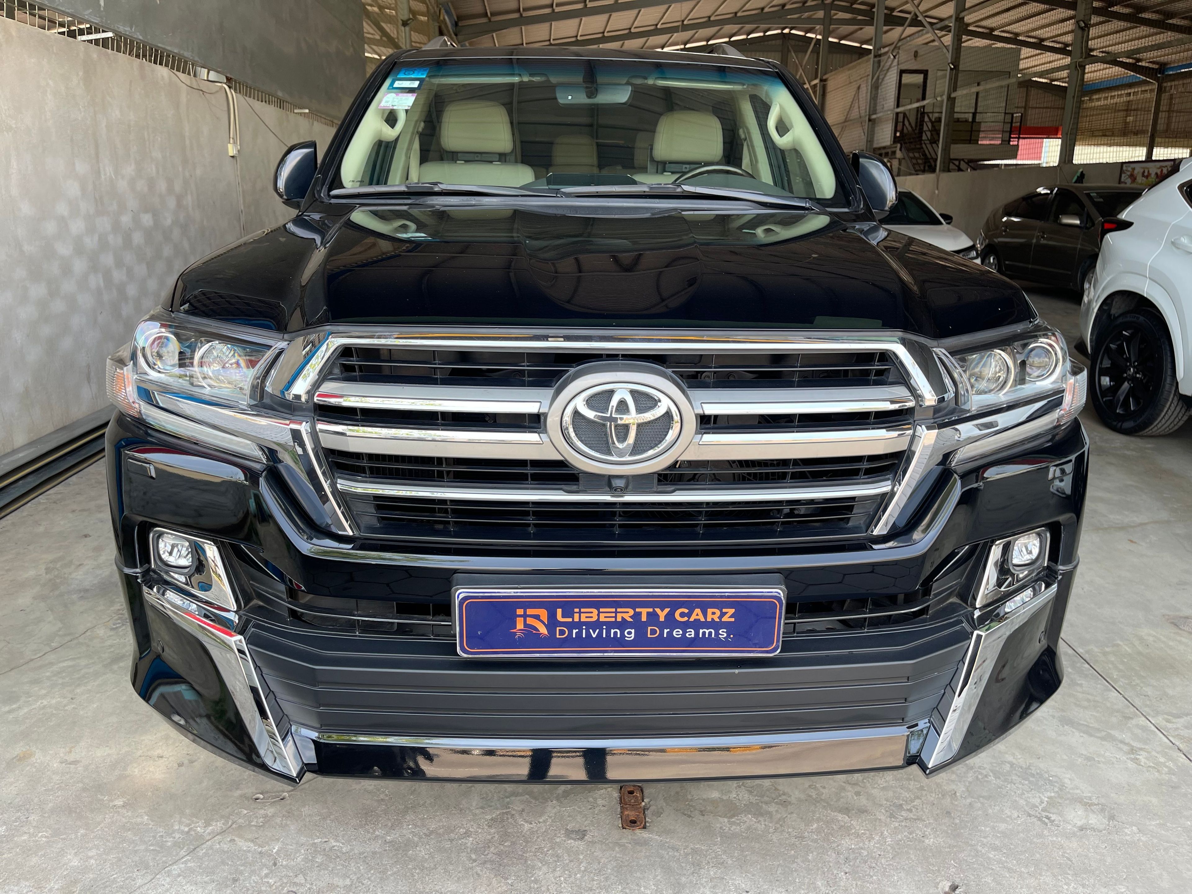 តូយ៉ូតា Land Cruiser 2019