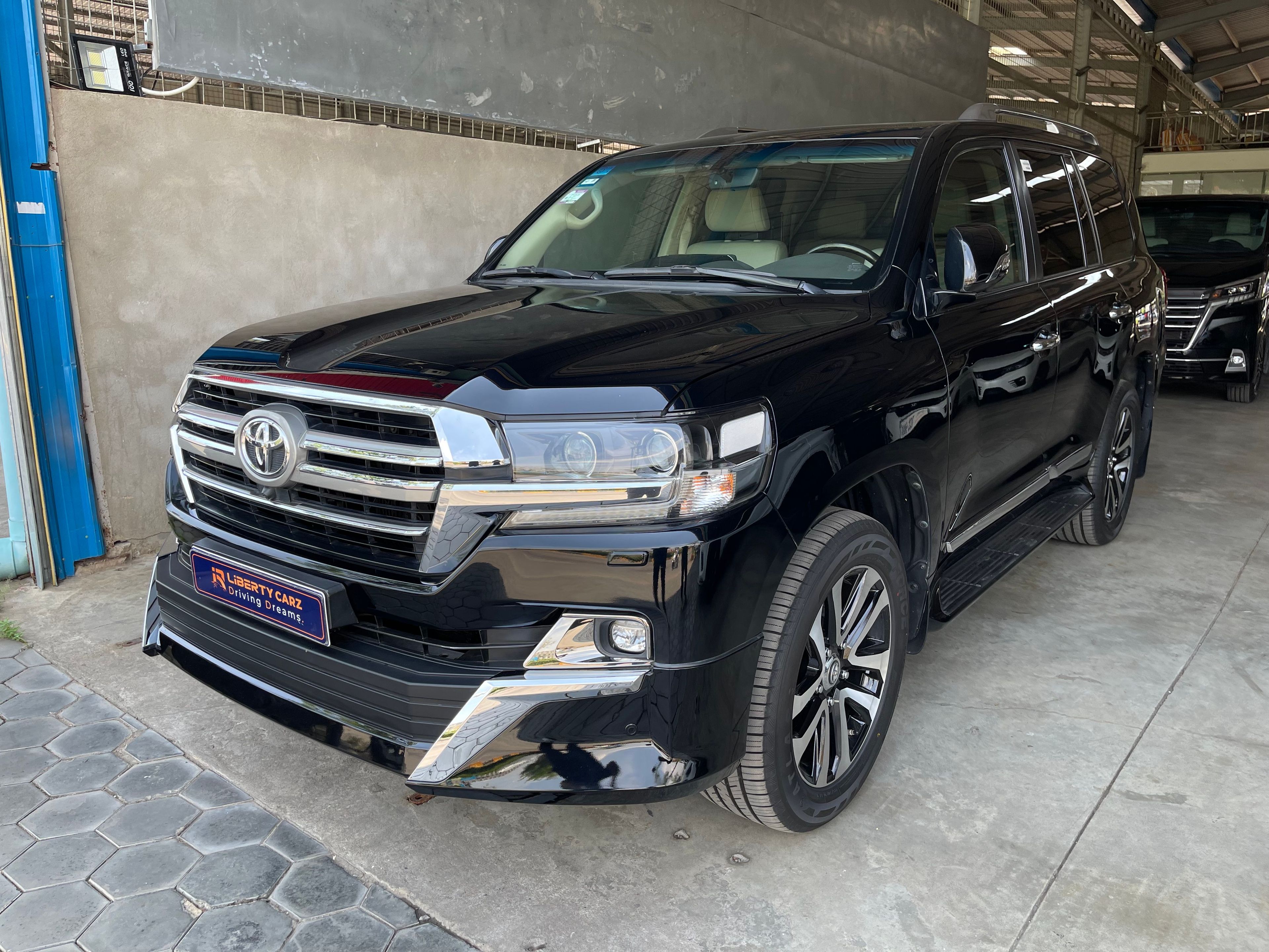 តូយ៉ូតា Land Cruiser 2019