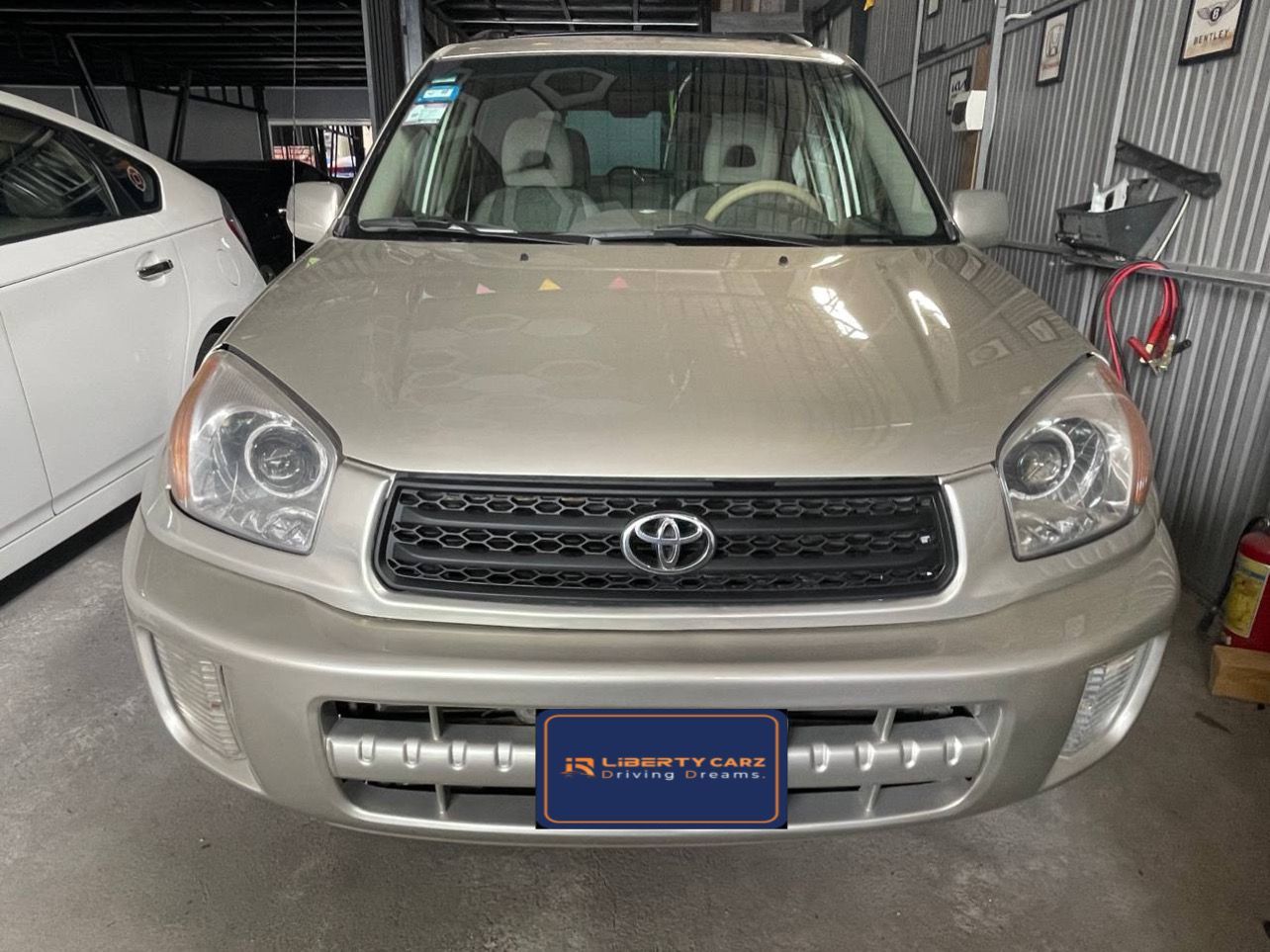 តូយ៉ូតា RAV4 2004