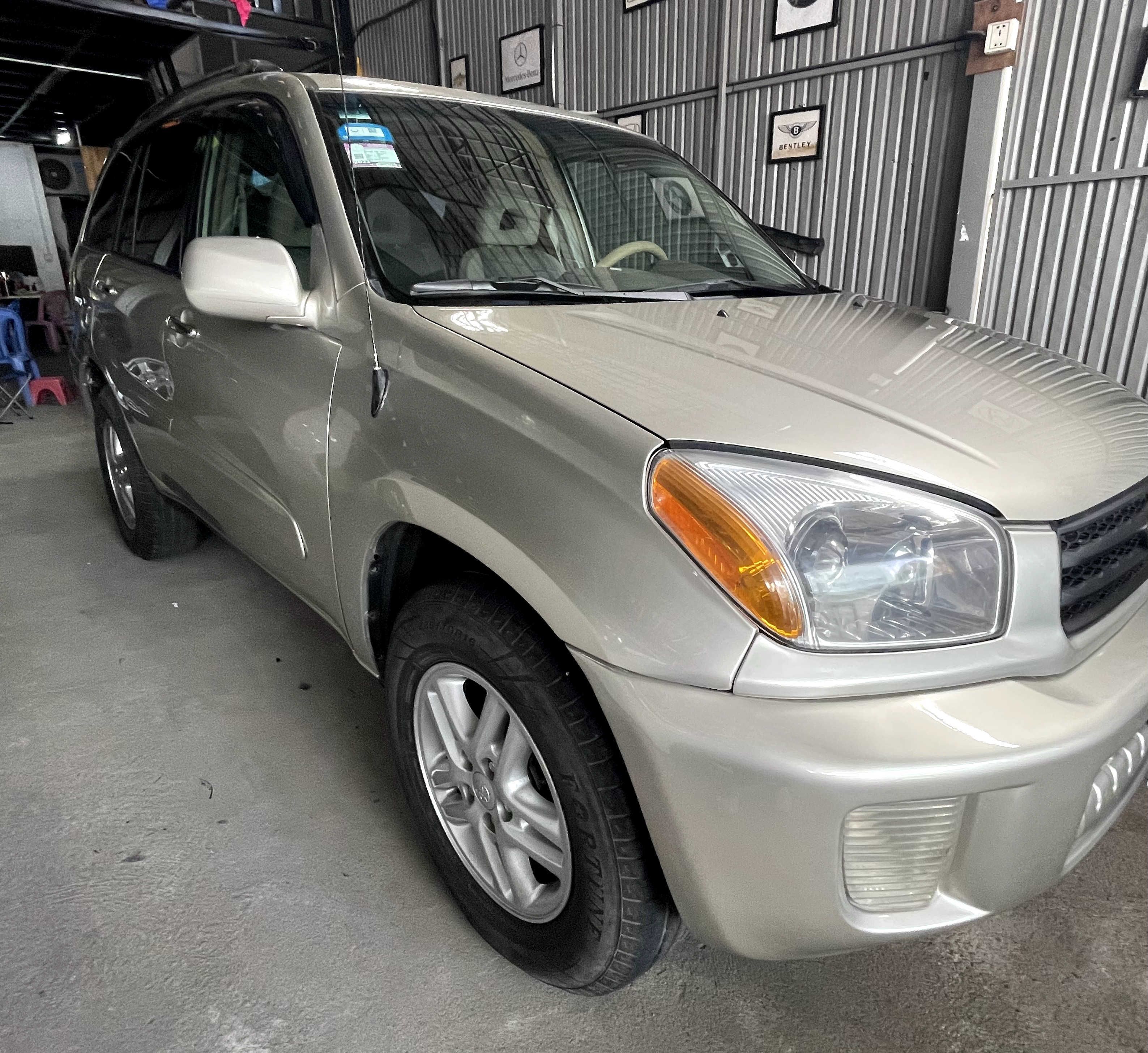 តូយ៉ូតា RAV4 2004