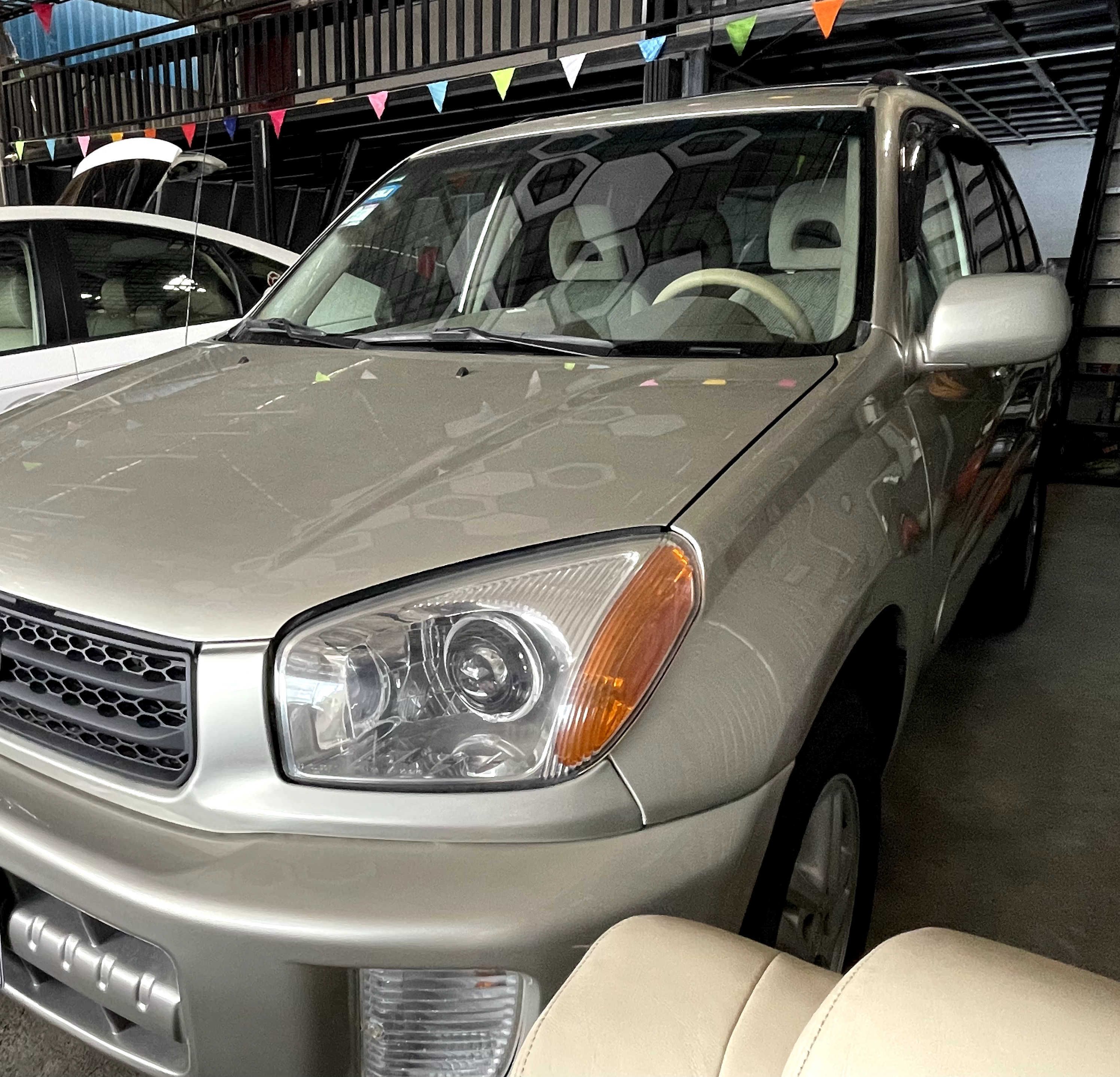 តូយ៉ូតា RAV4 2004