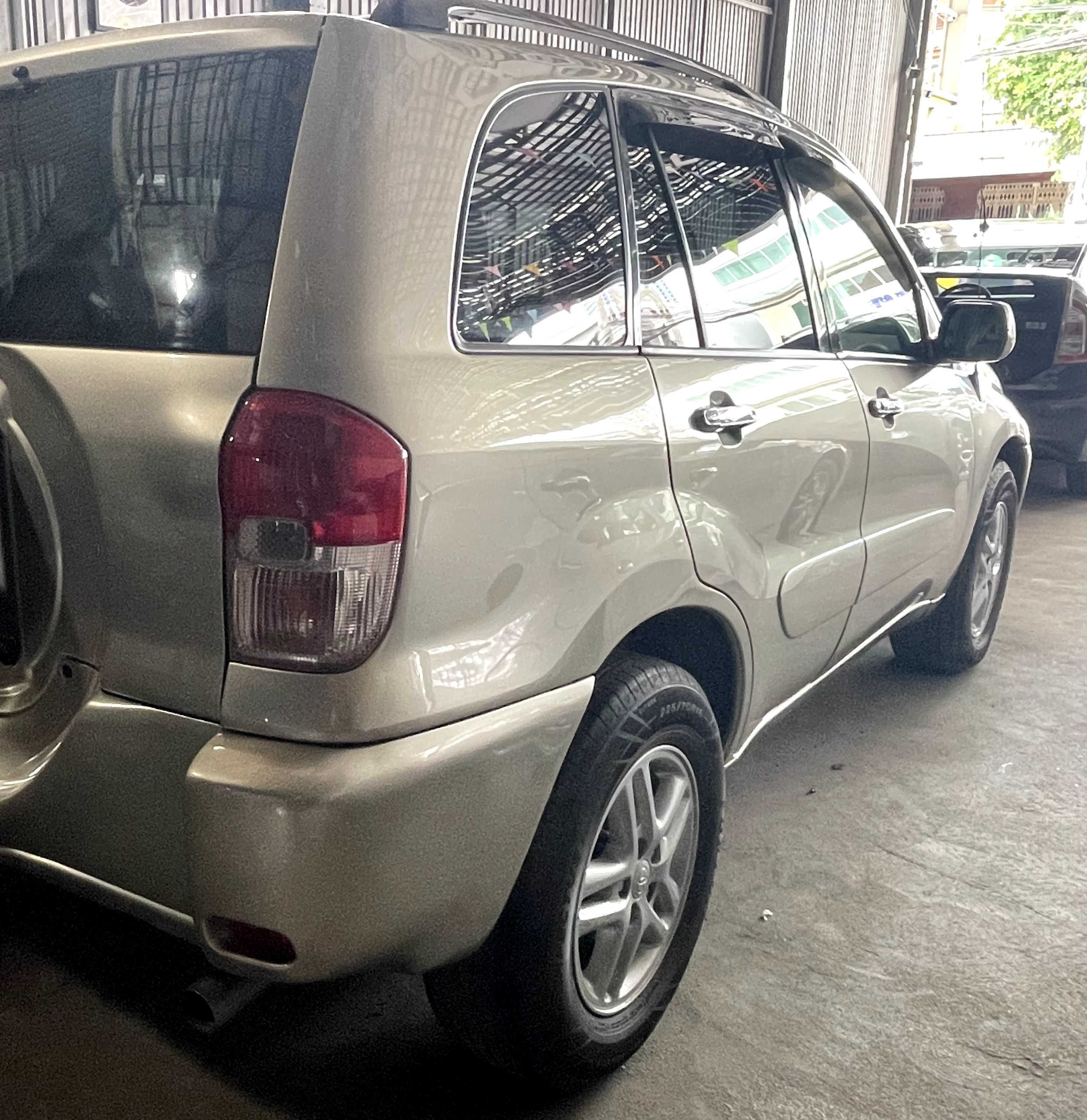 តូយ៉ូតា RAV4 2004