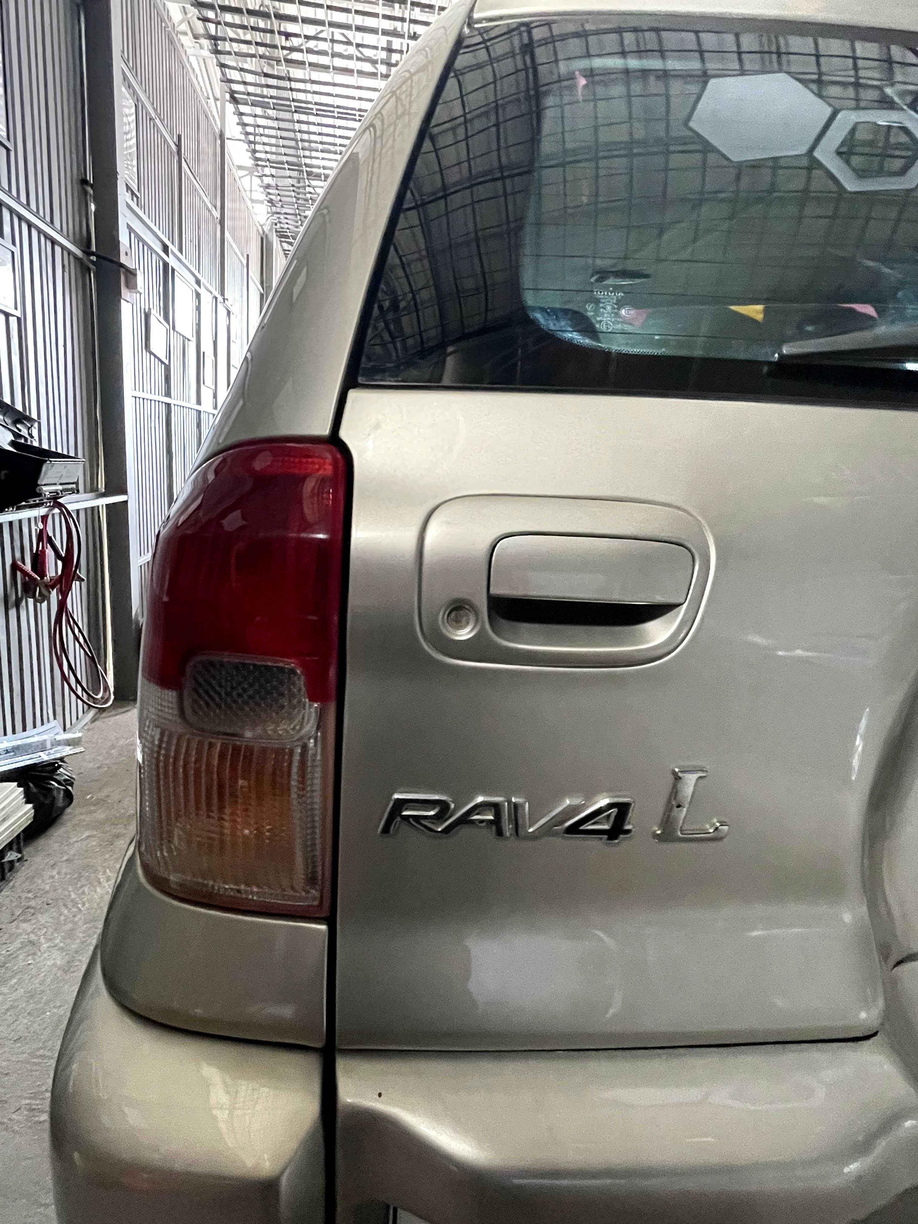 តូយ៉ូតា RAV4 2004