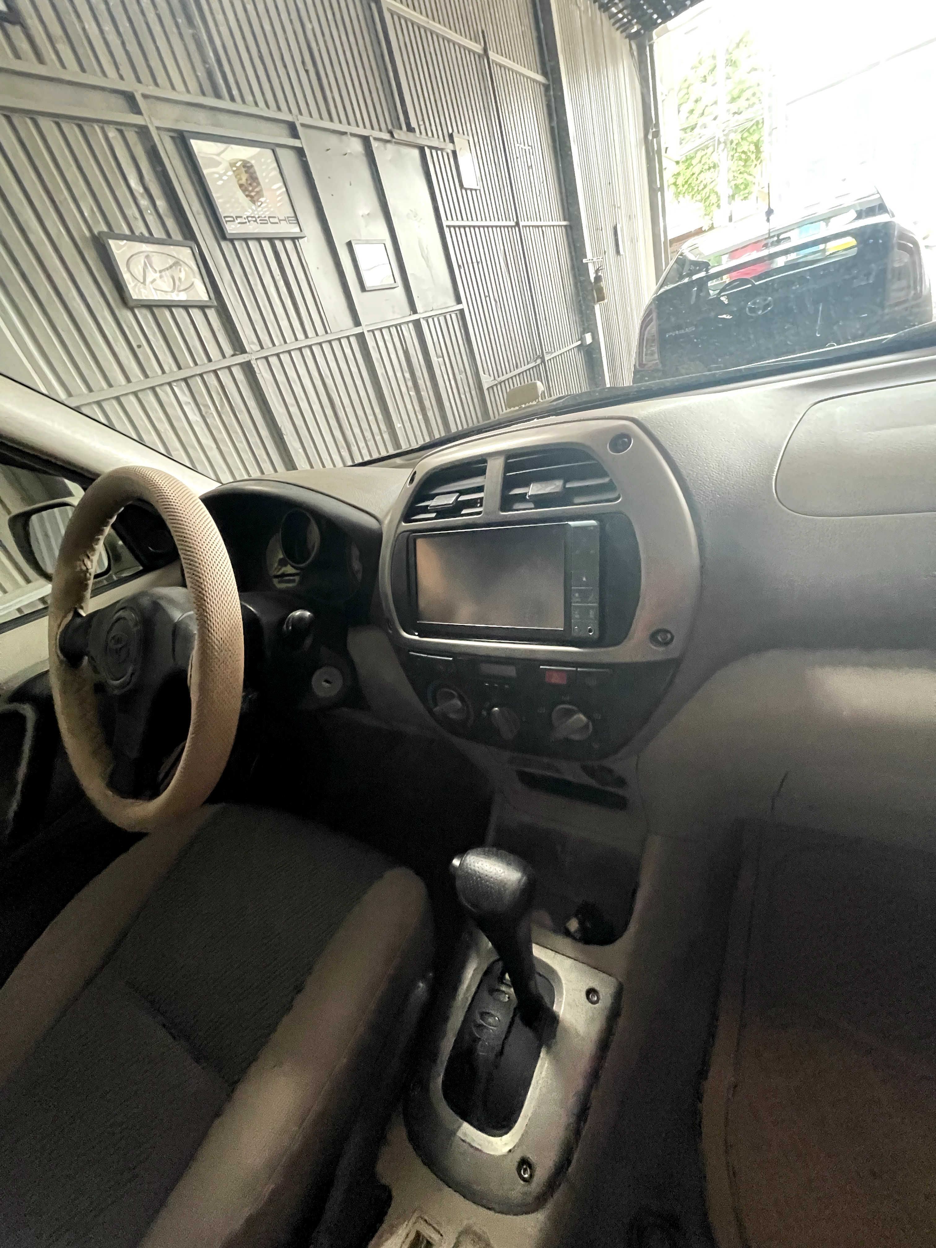 តូយ៉ូតា RAV4 2004