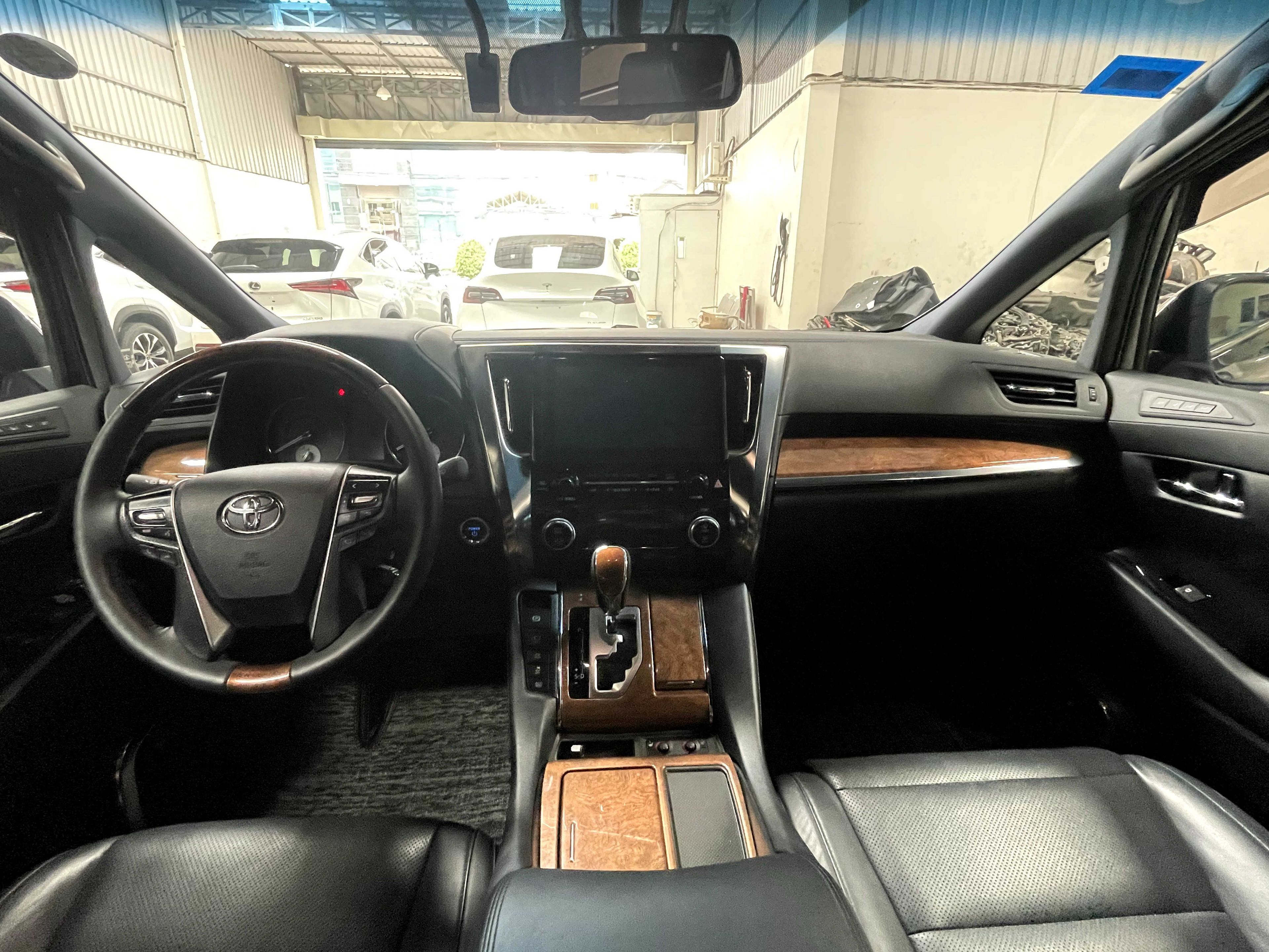 Toyota Alphard 2015