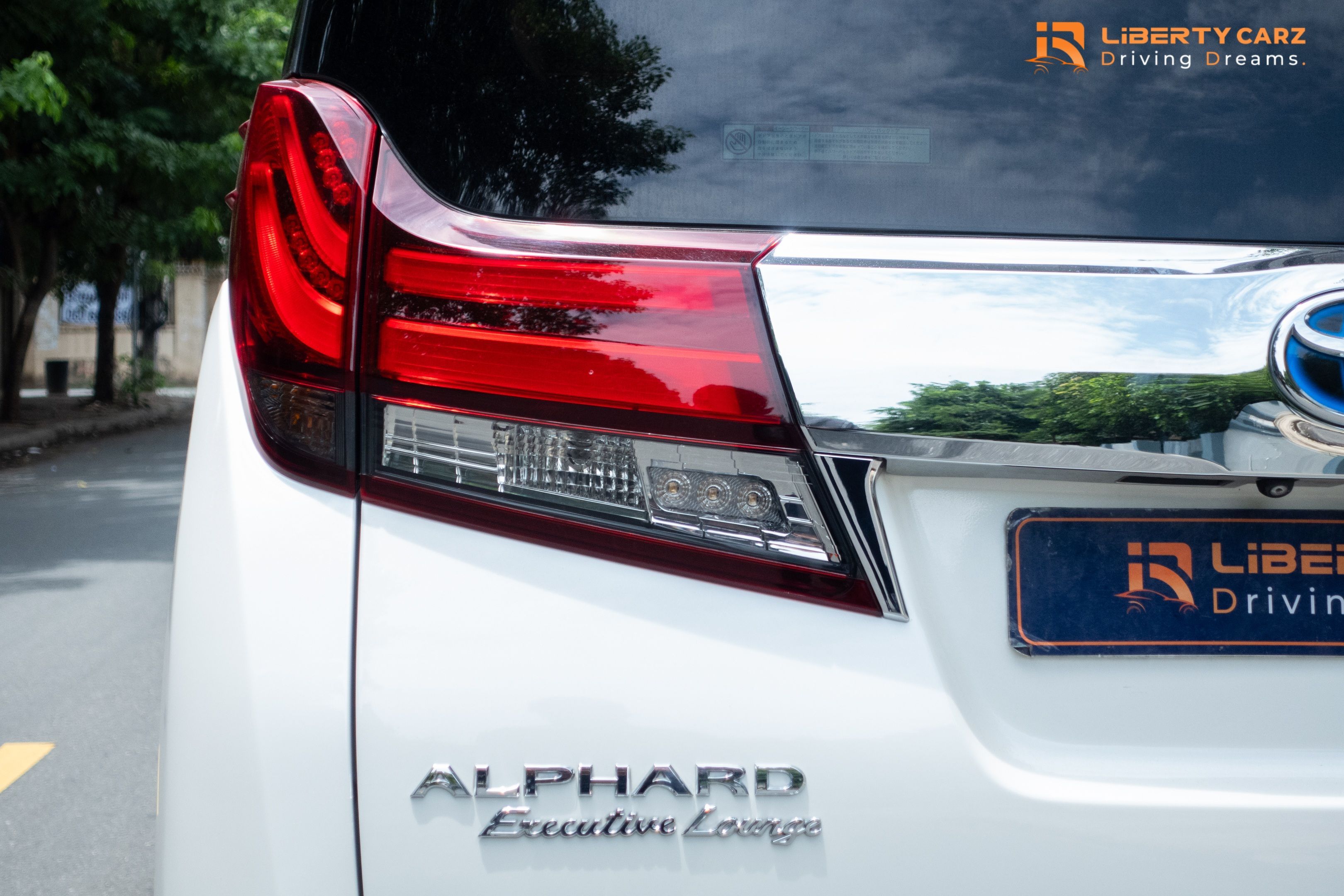 Toyota Alphard 2015