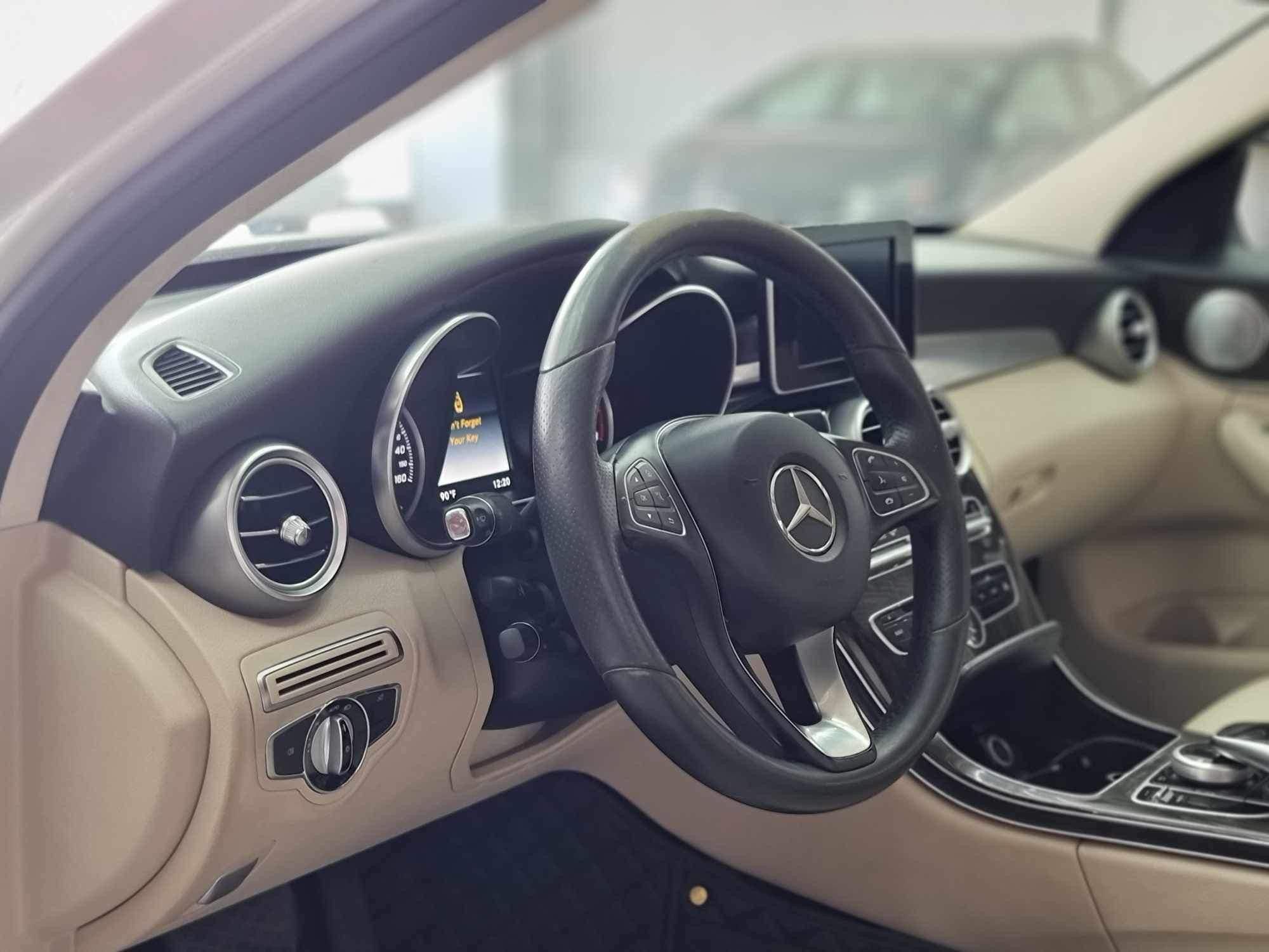 Mercedes-Benz C300 2015