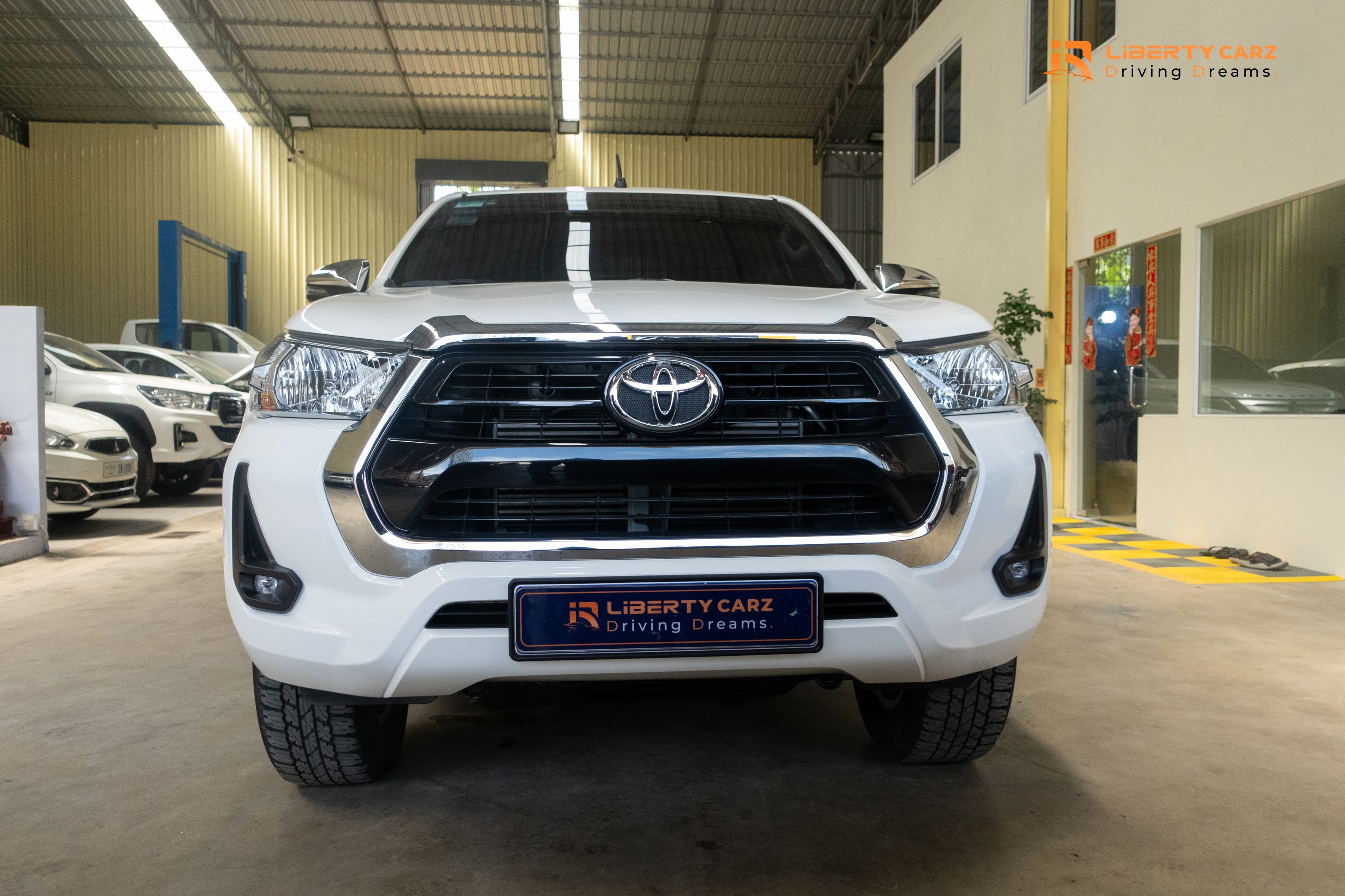 តូយ៉ូតា Hilux Revo 2023