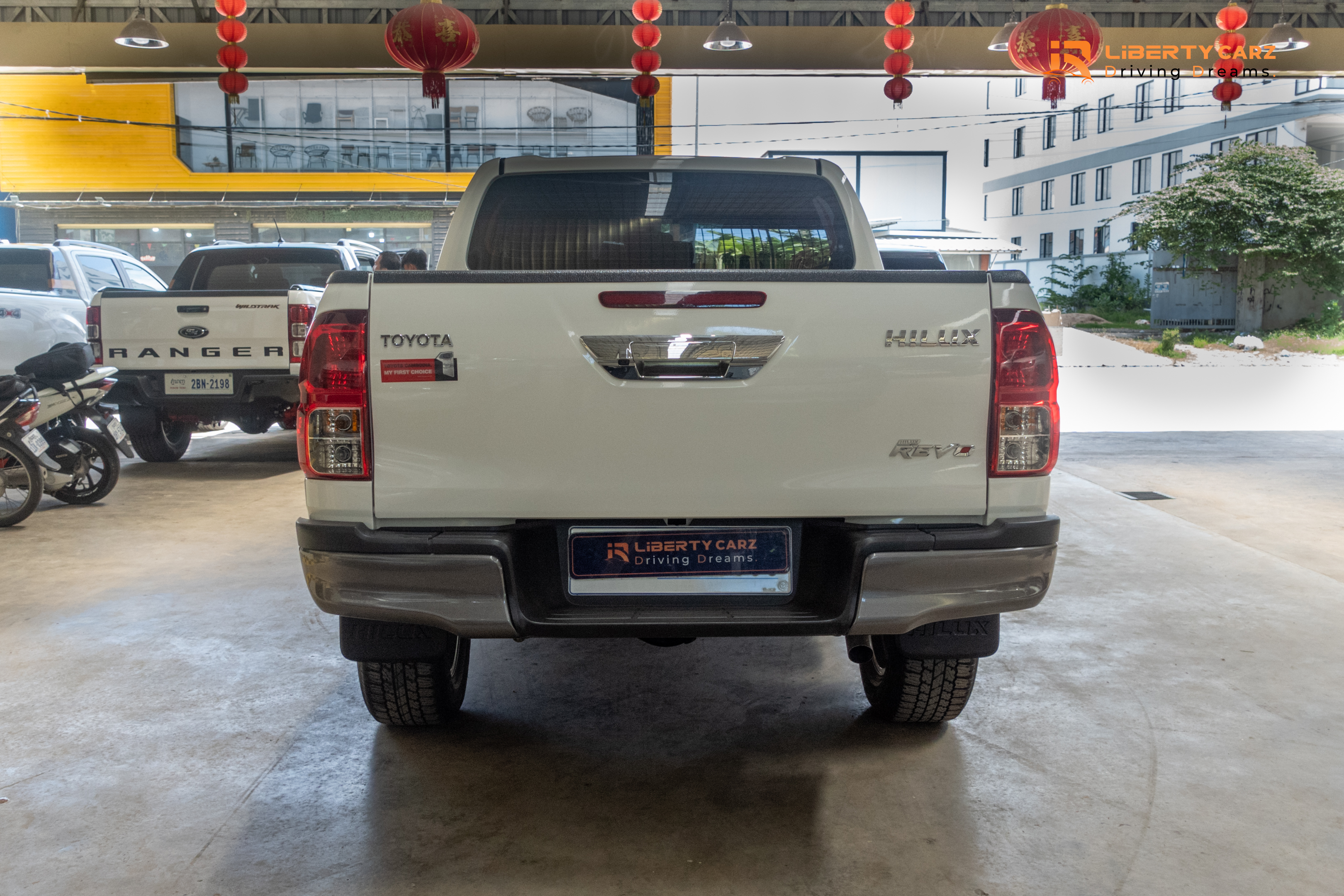 តូយ៉ូតា Hilux Revo 2023