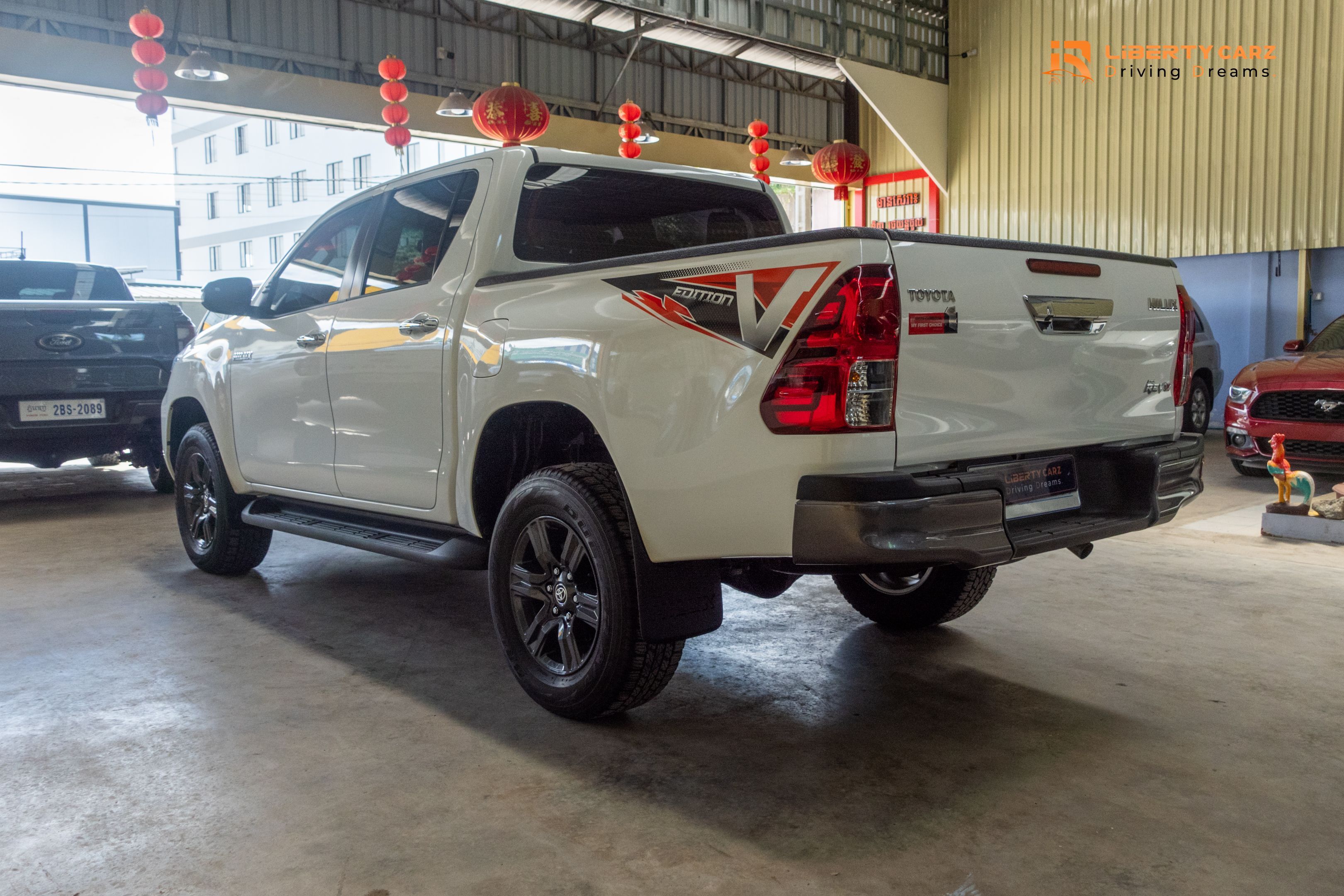 តូយ៉ូតា Hilux Revo 2023