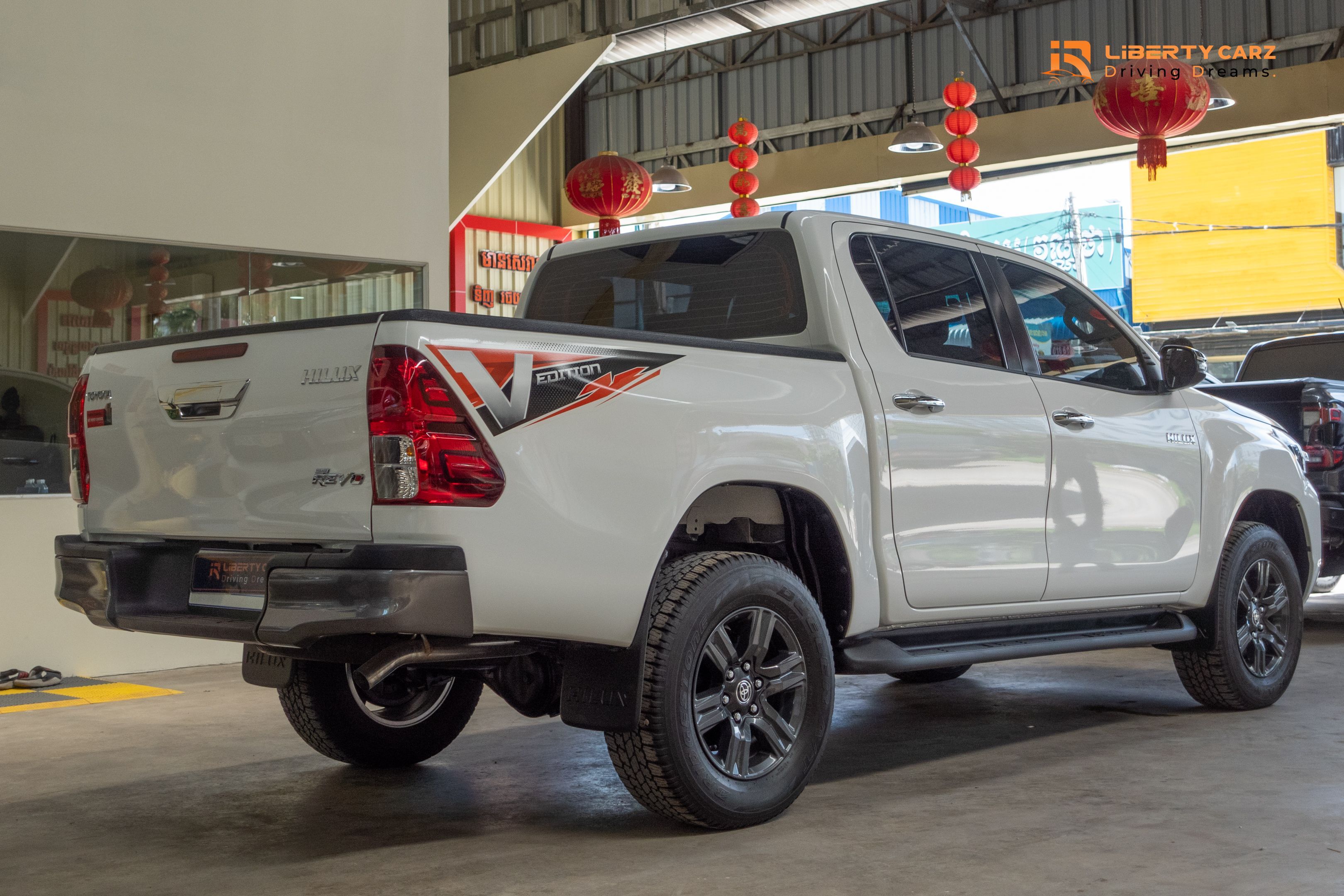 តូយ៉ូតា Hilux Revo 2023