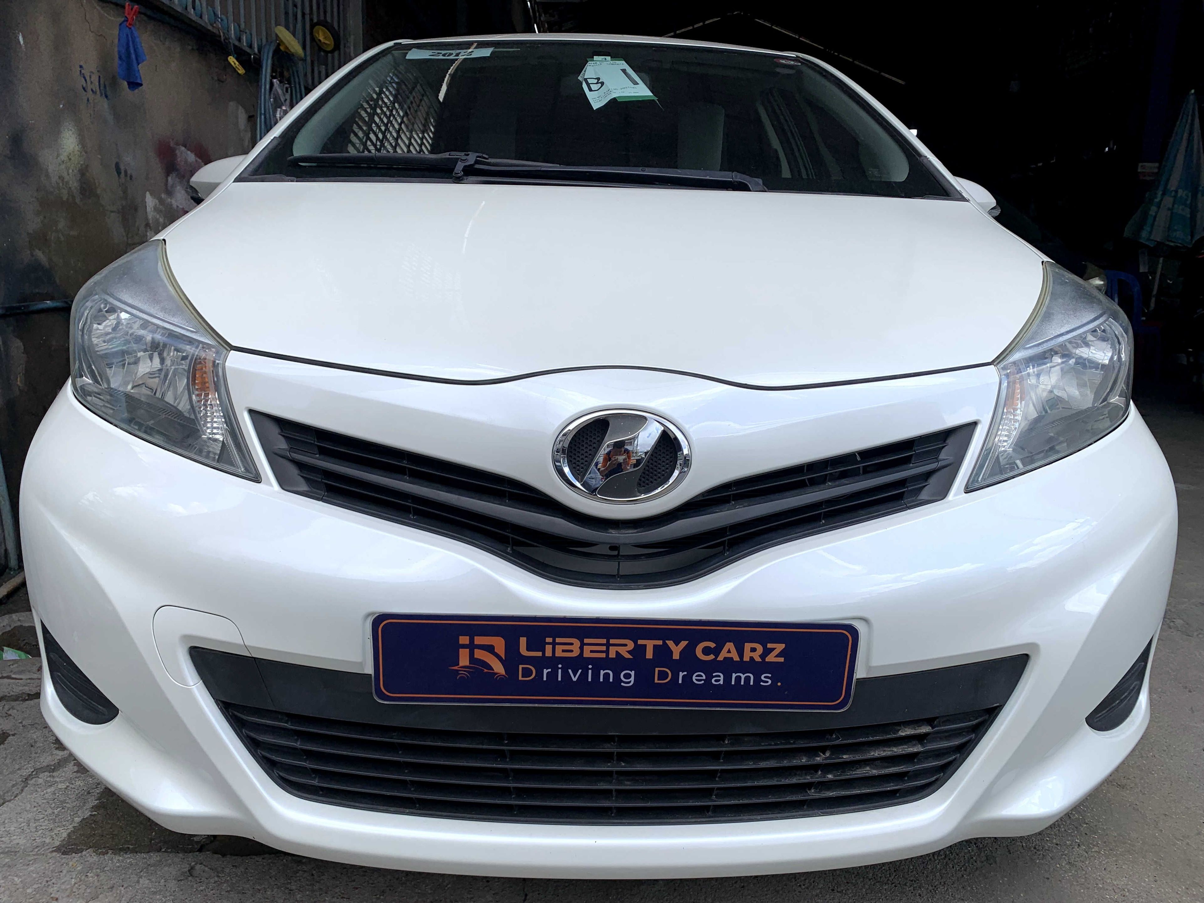 តូយ៉ូតា Vitz 2012