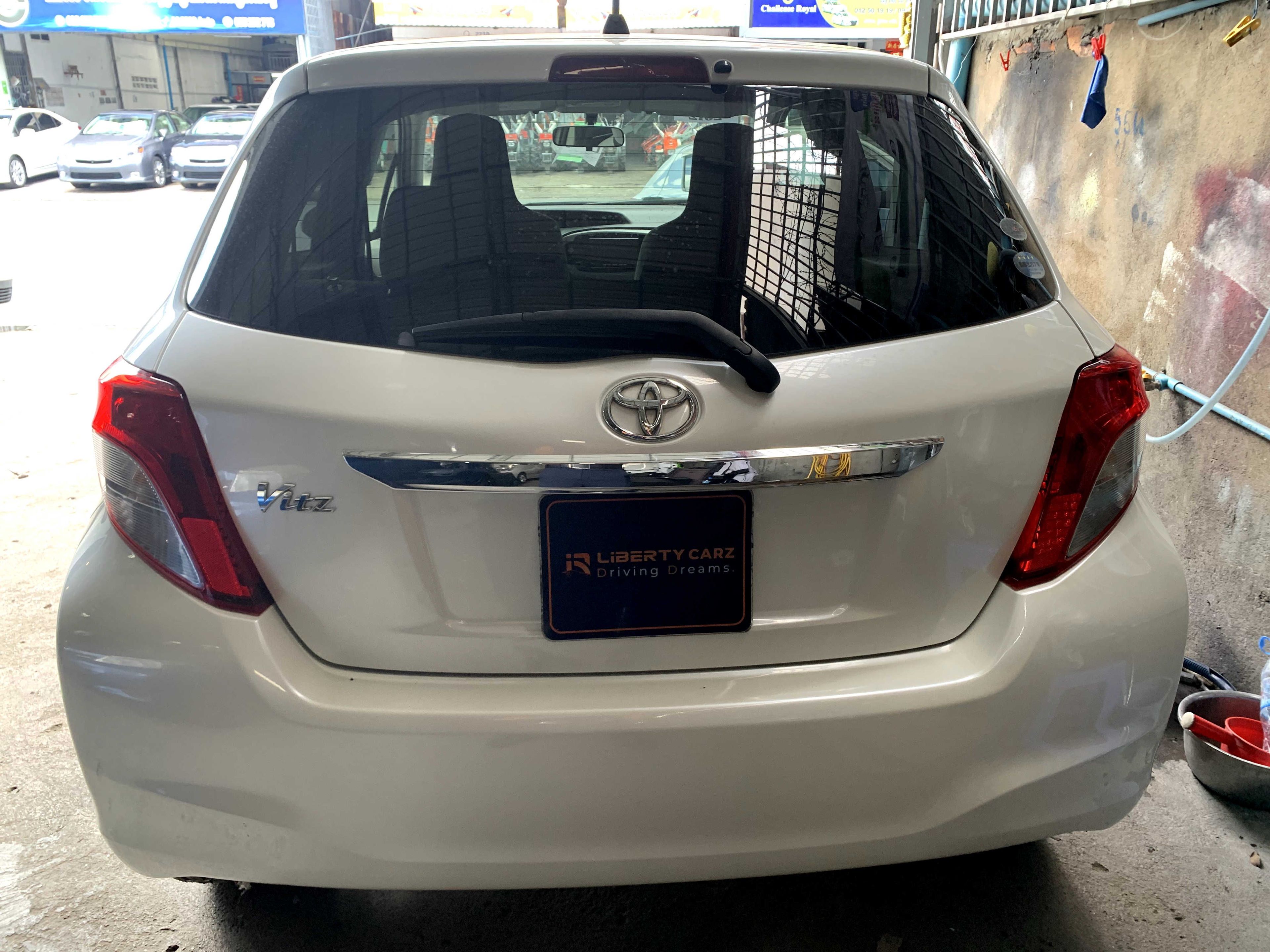 Toyota Vitz 2012