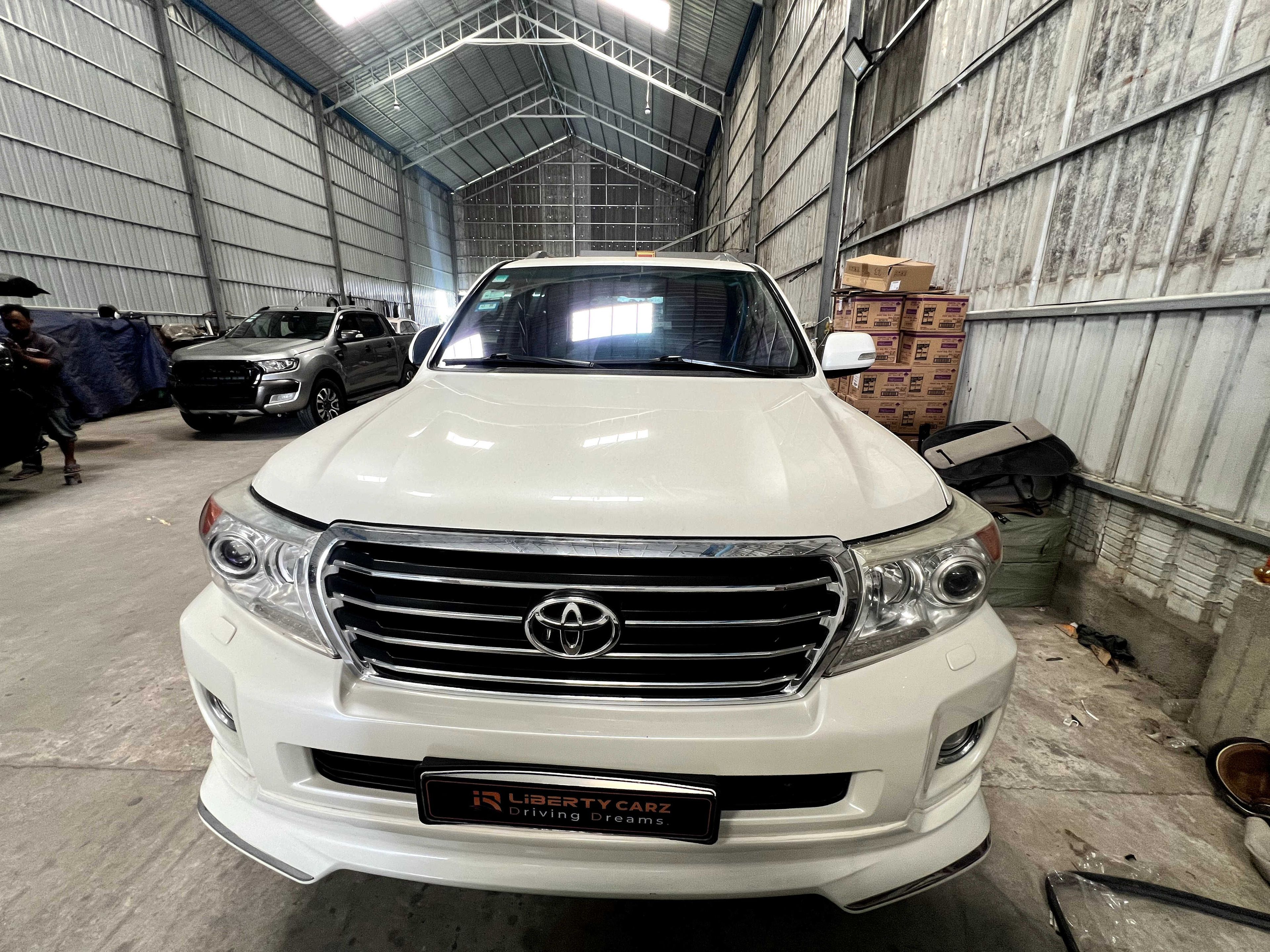 Toyota Land Cruiser GXR 2011