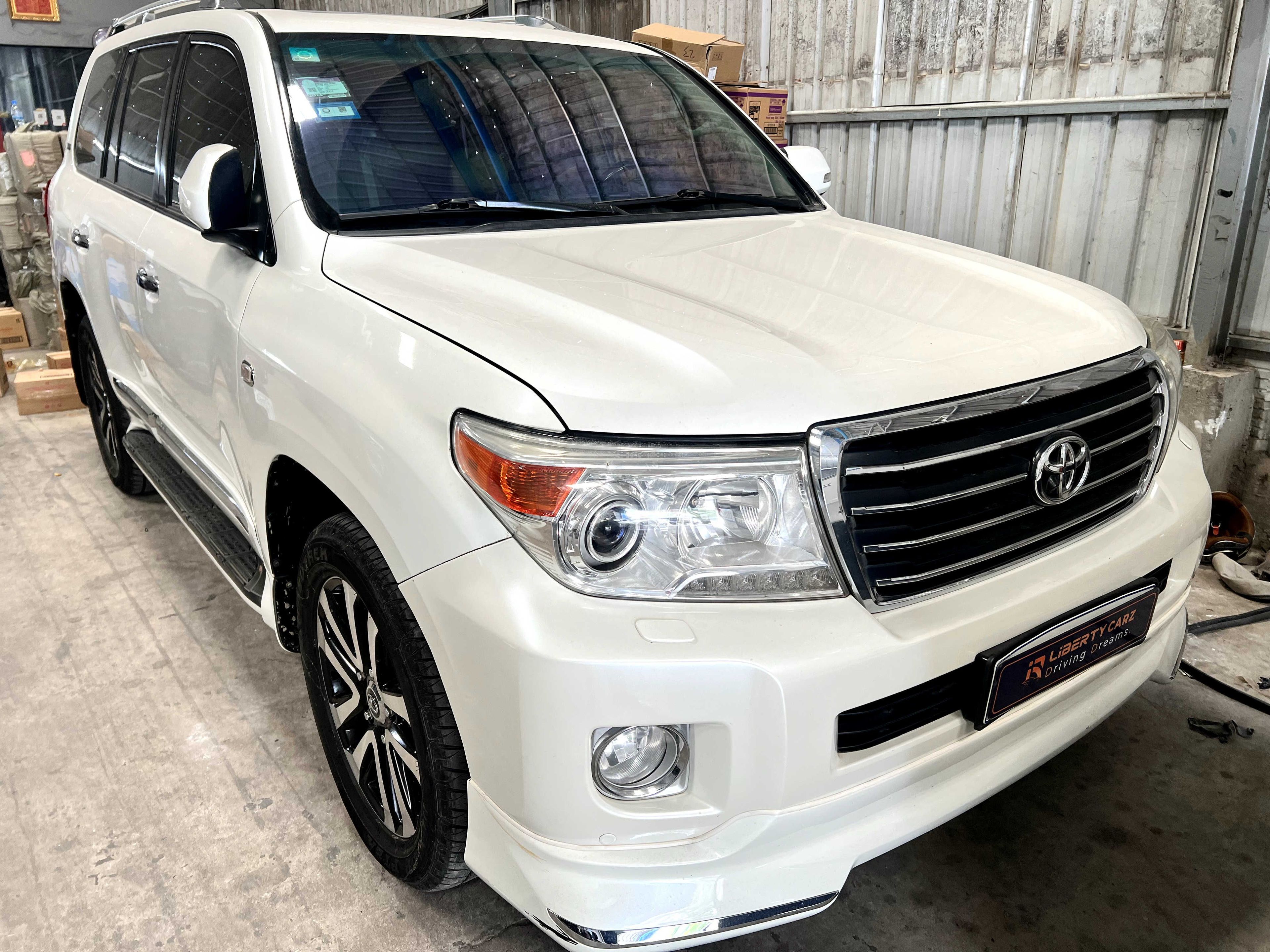 Toyota Land Cruiser GXR 2011