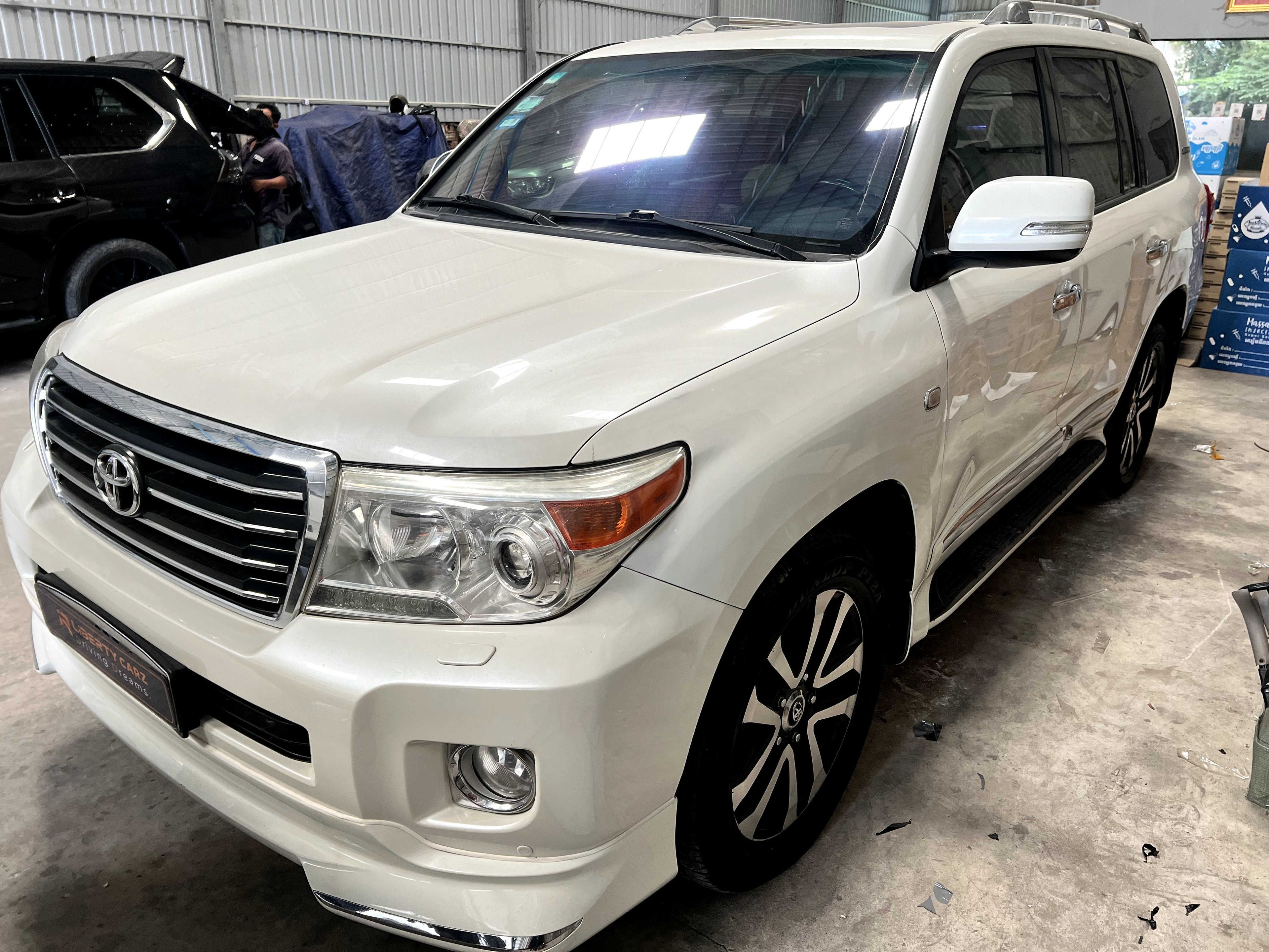 Toyota Land Cruiser GXR 2011