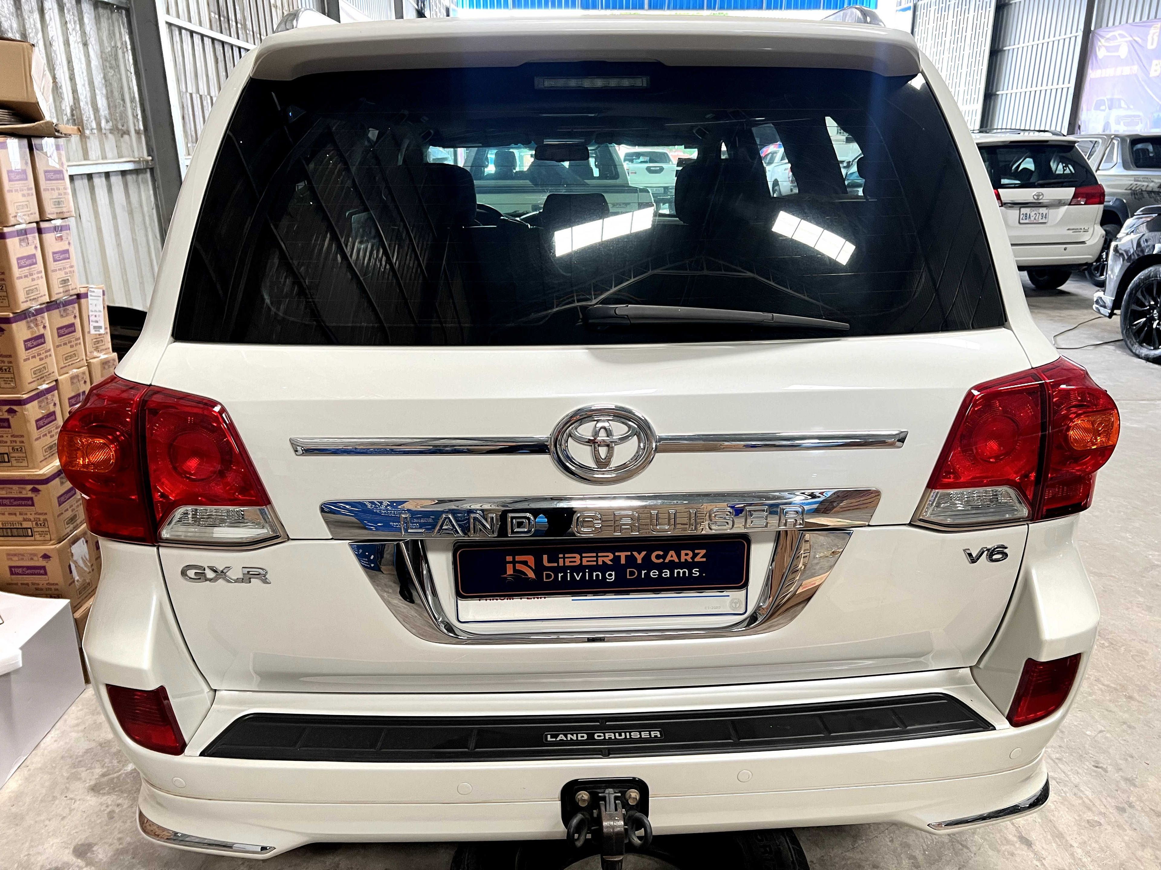 Toyota Land Cruiser GXR 2011